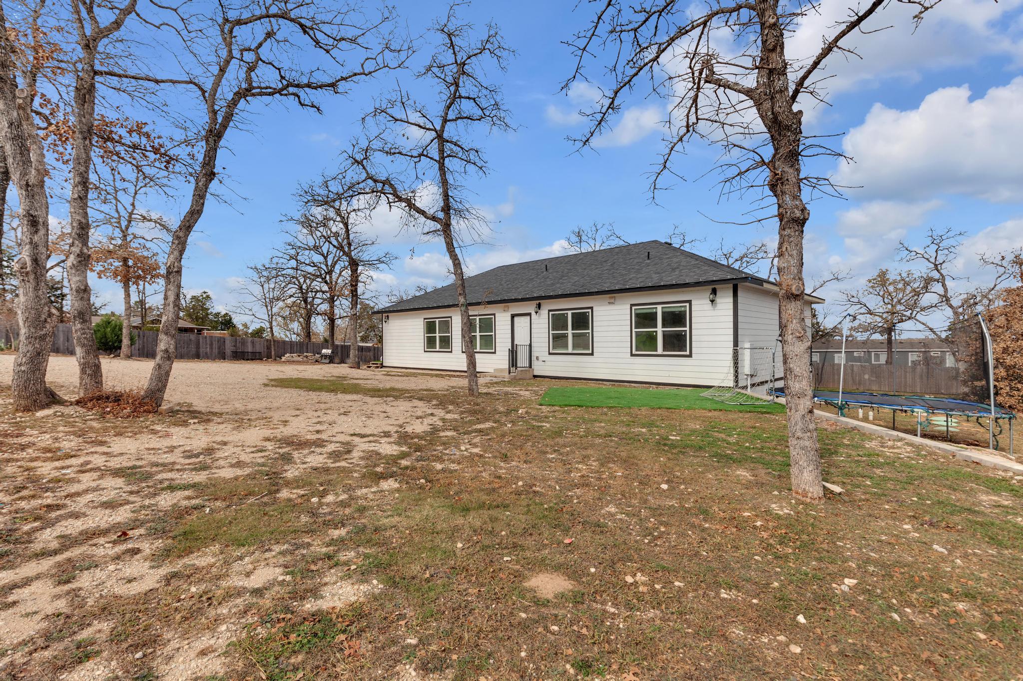 114 Crepe Myrtle Pkwy, Elgin, TX 78621