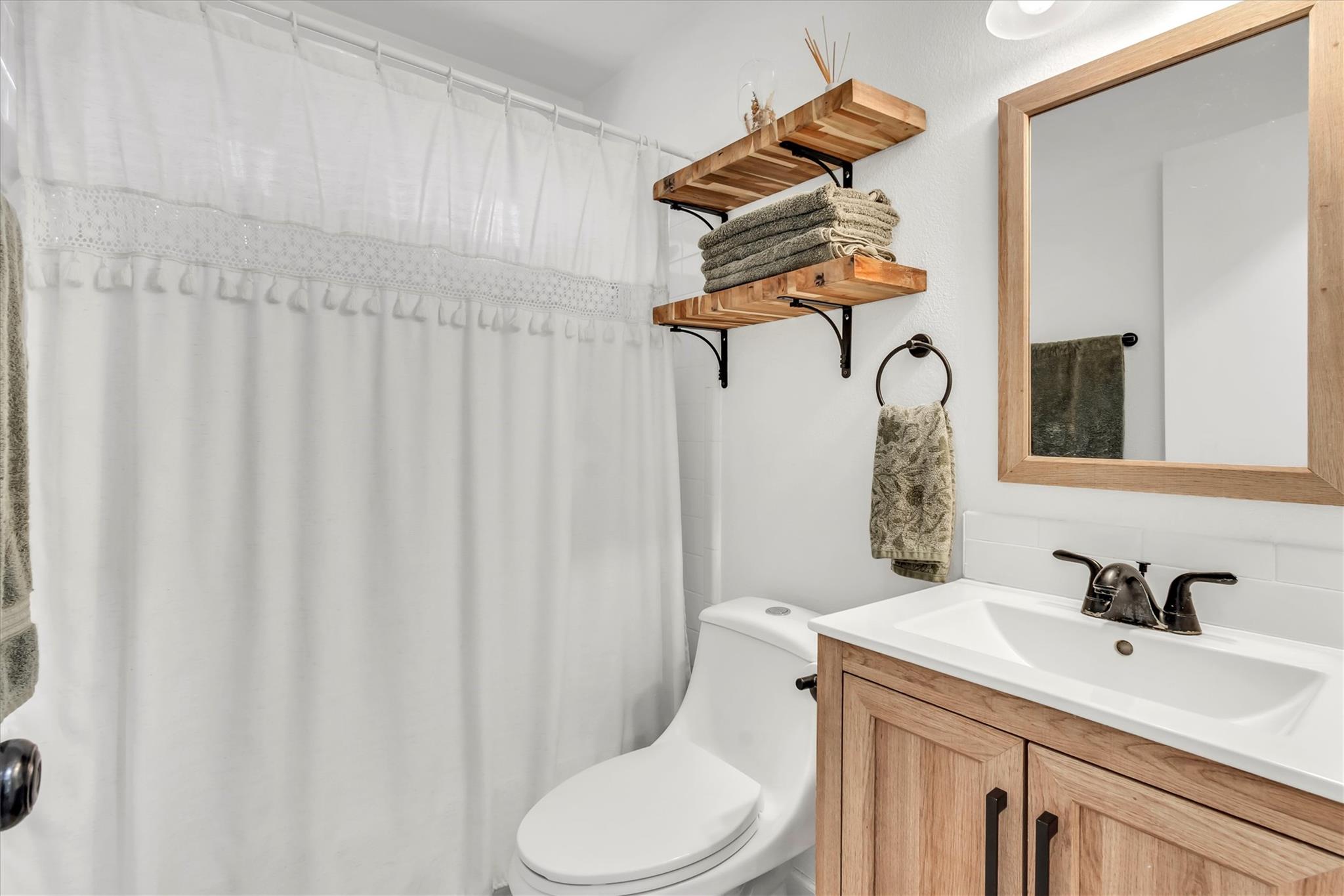 206 Quail Cir, Hutto, TX 78634