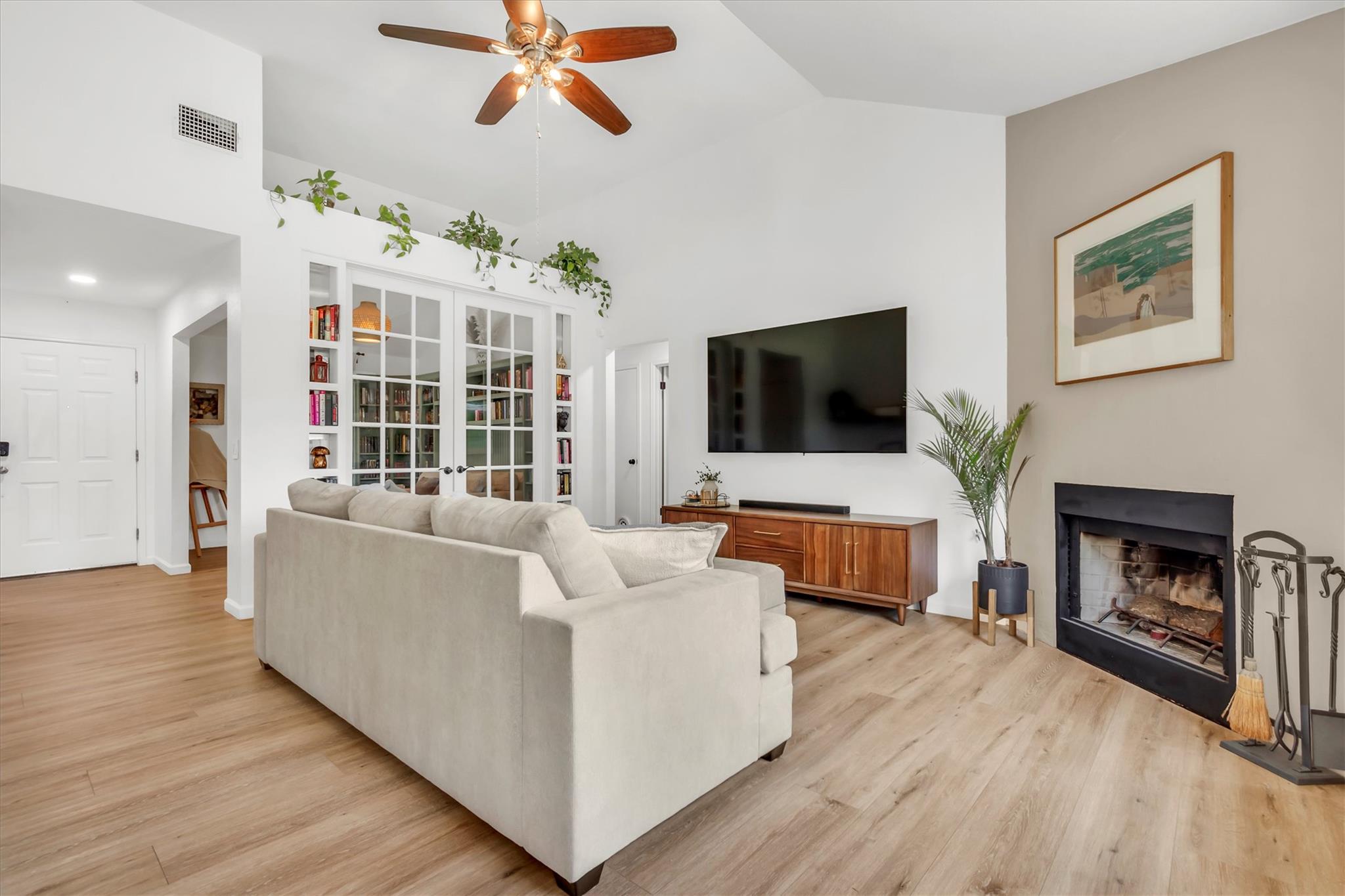 206 Quail Cir, Hutto, TX 78634