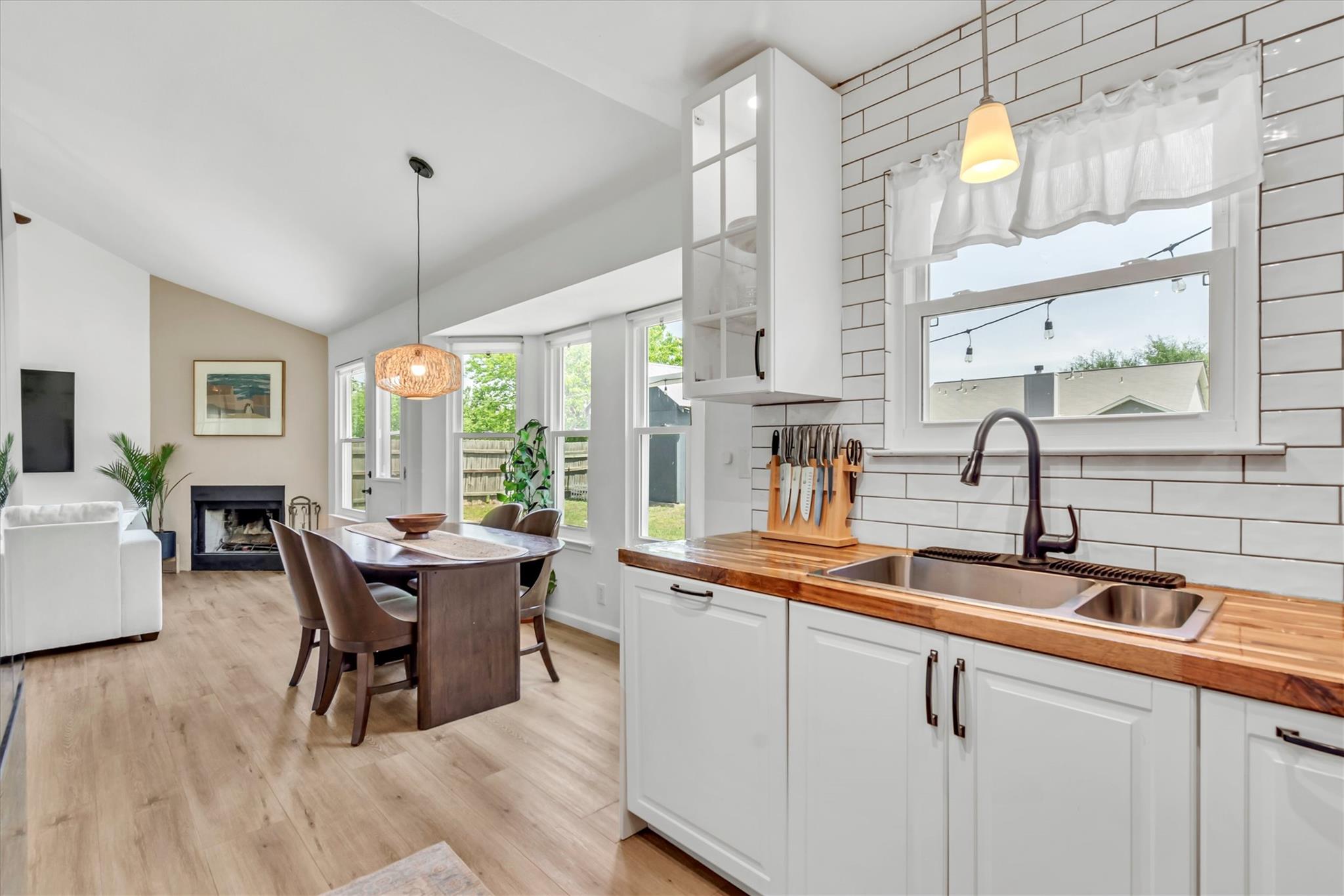 206 Quail Cir, Hutto, TX 78634