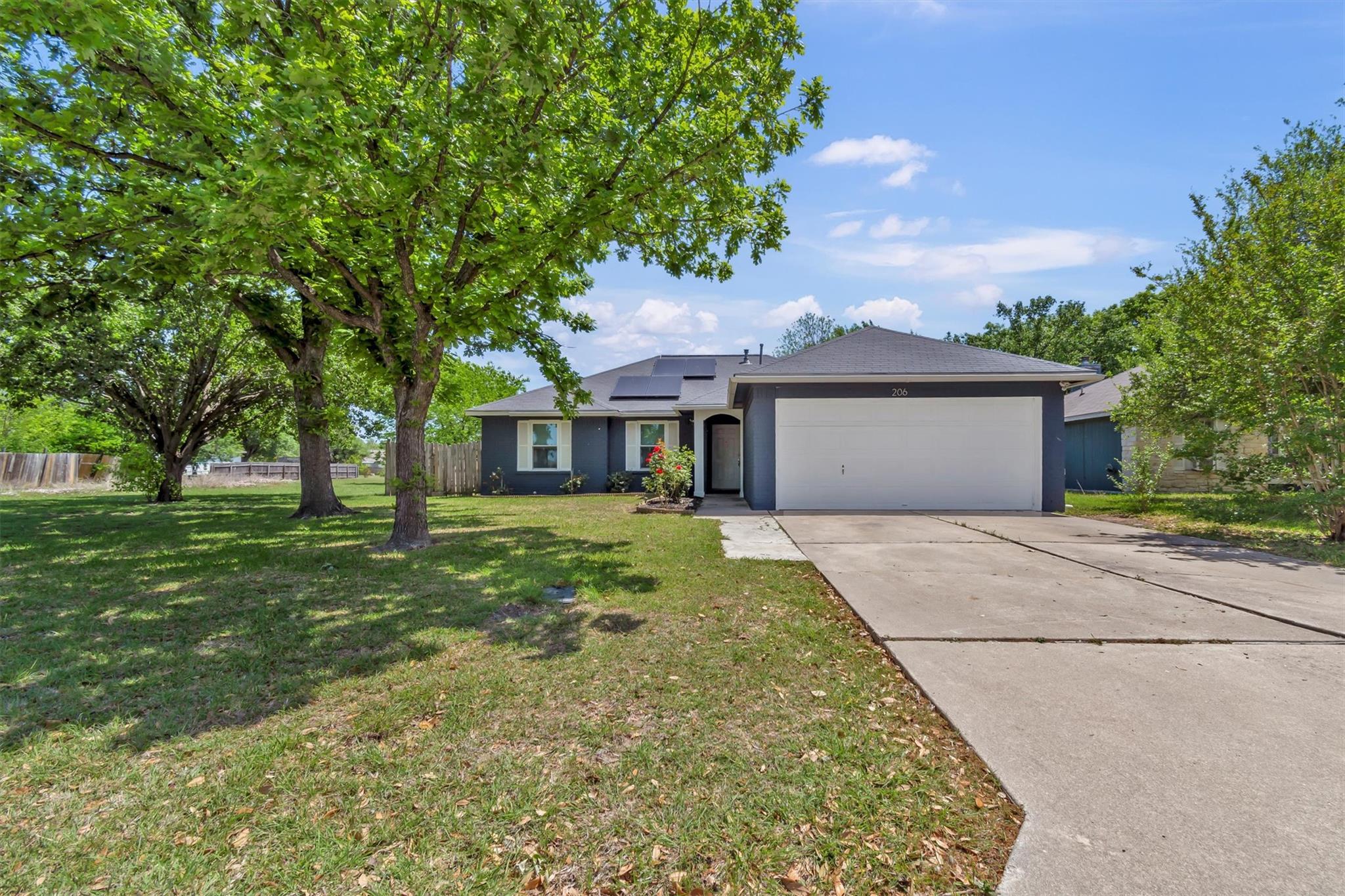 206 Quail Cir, Hutto, TX 78634