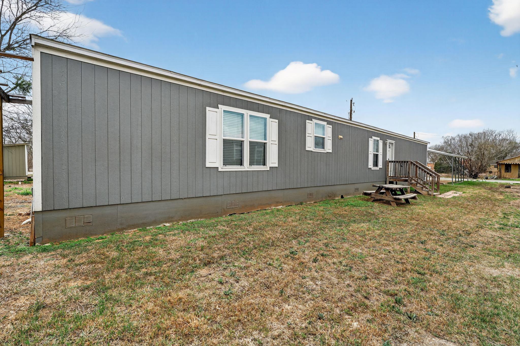 16 Fourth Street St, Maxwell, TX 78656