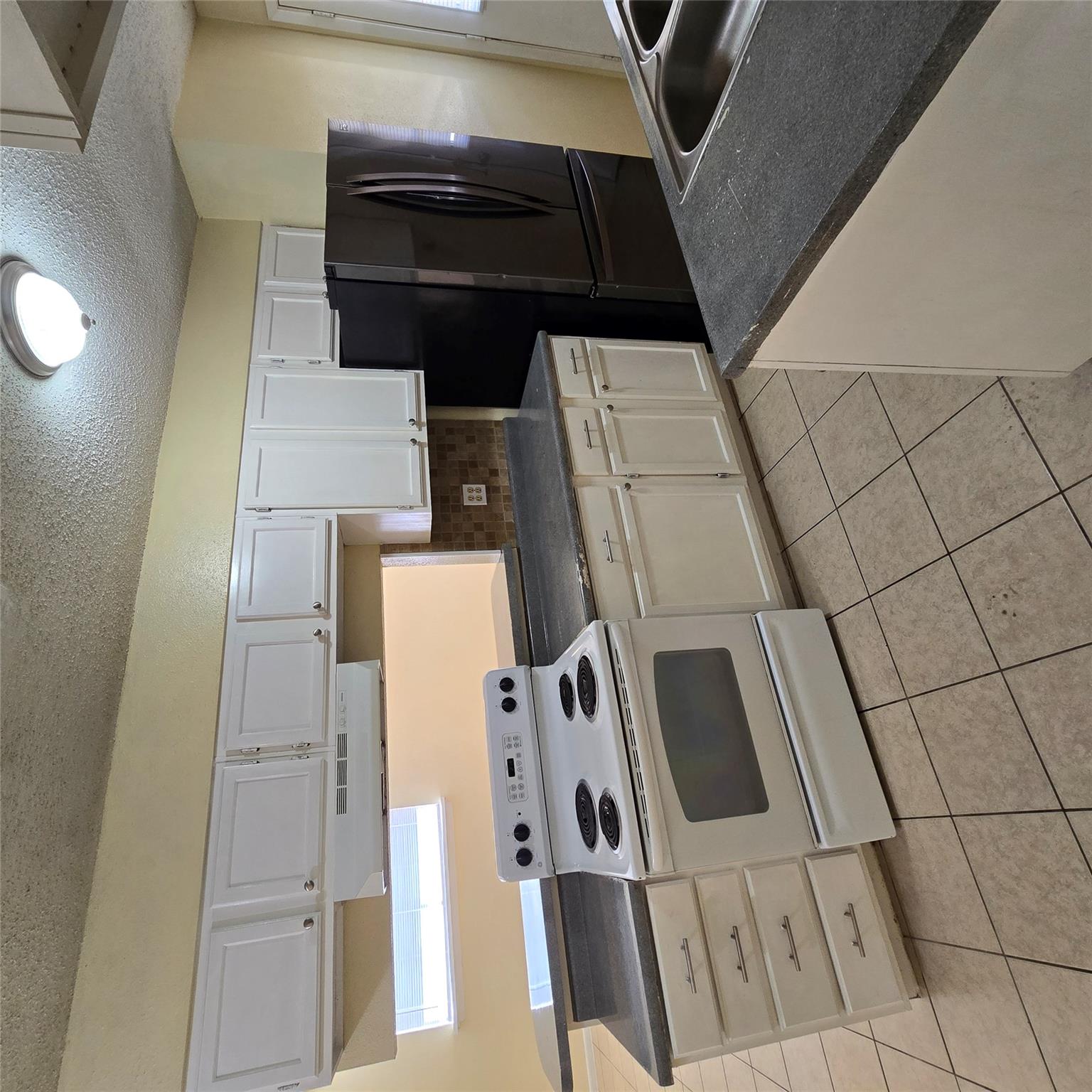 208 NW River Rd, Martindale, TX 78655