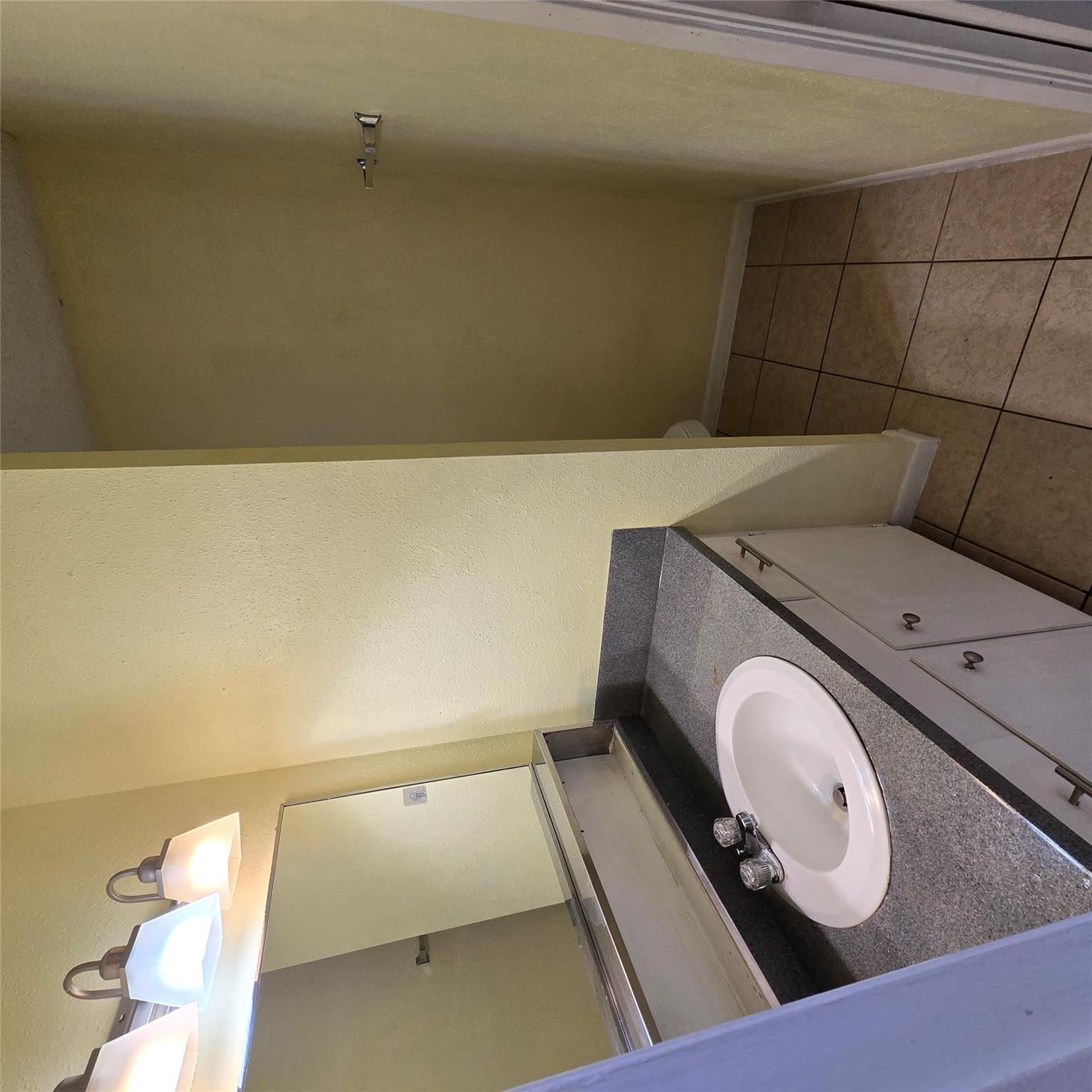 208 NW River Rd, Martindale, TX 78655