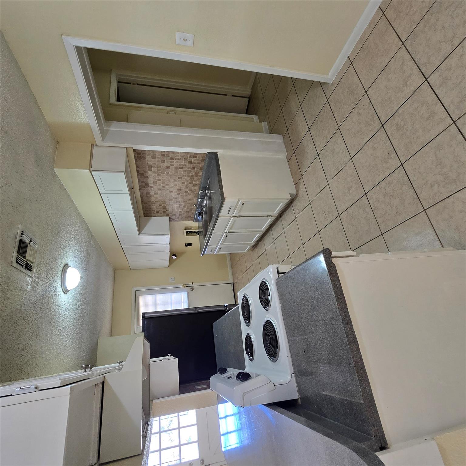 208 NW River Rd, Martindale, TX 78655