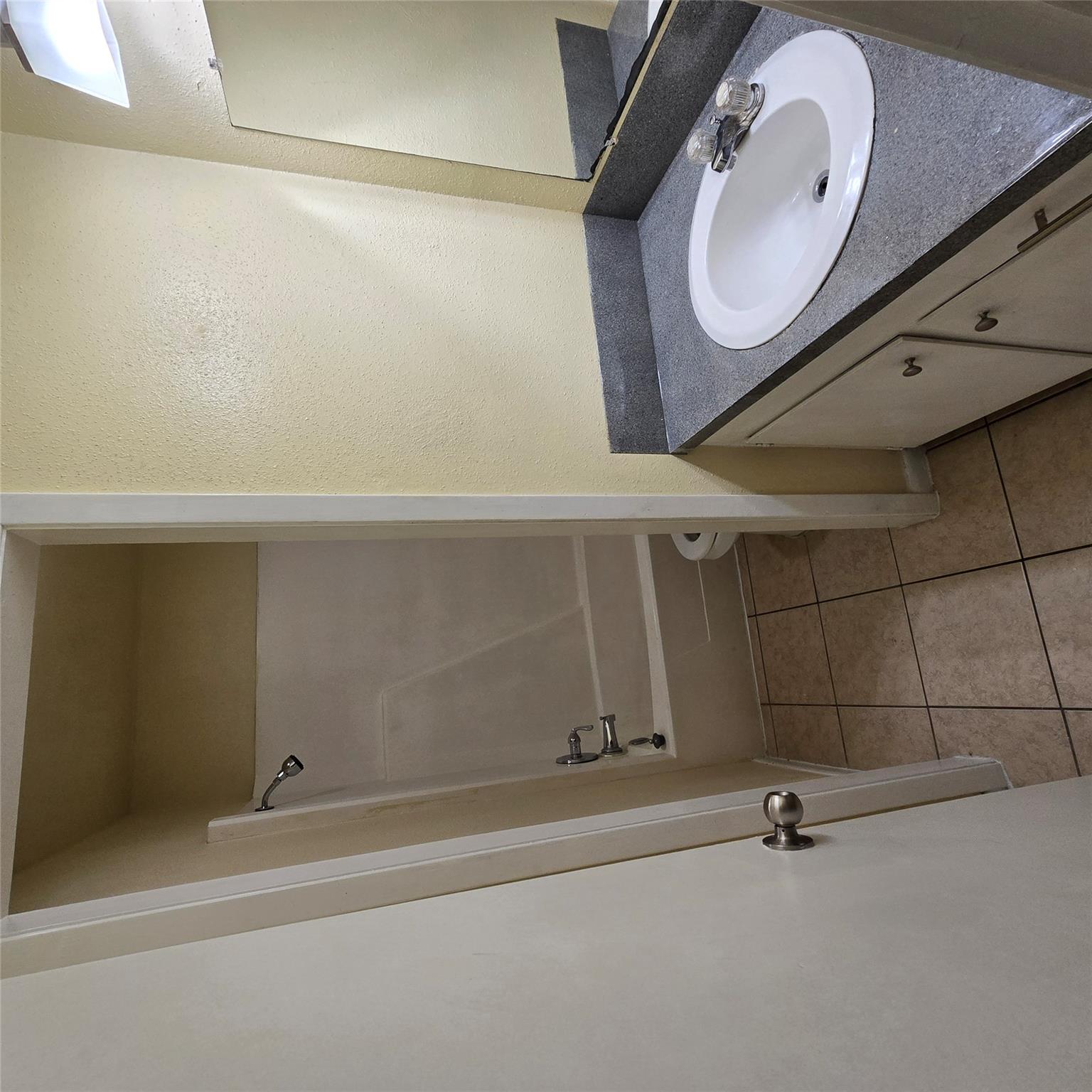 208 NW River Rd, Martindale, TX 78655