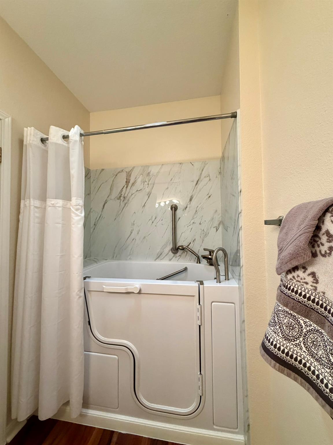 103 Whispering Wind Dr, Georgetown, TX 78633