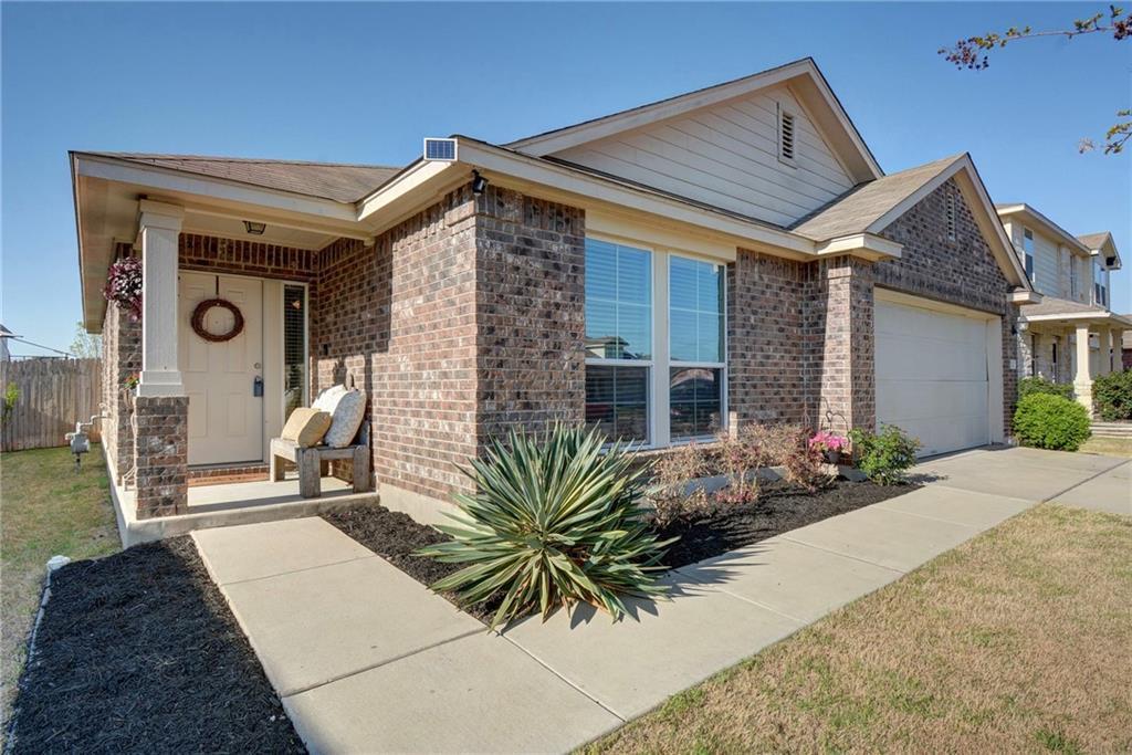 302 Pack Horse Dr, Bastrop, TX 78602