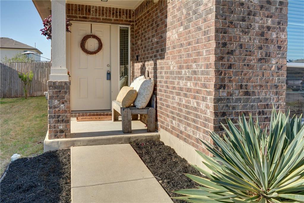 302 Pack Horse Dr, Bastrop, TX 78602