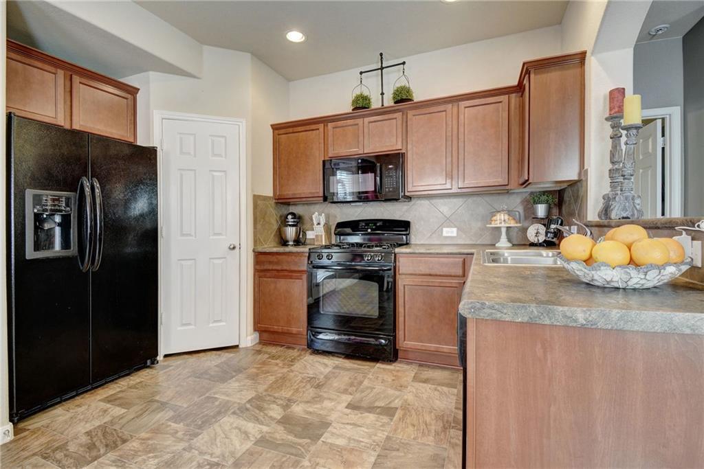 302 Pack Horse Dr, Bastrop, TX 78602