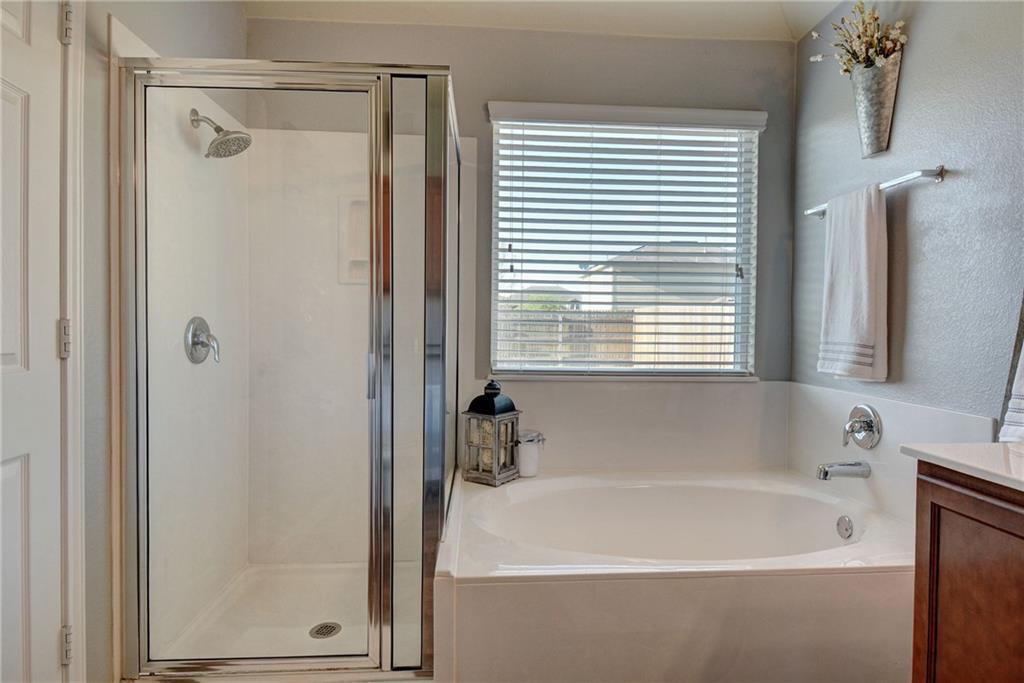 302 Pack Horse Dr, Bastrop, TX 78602