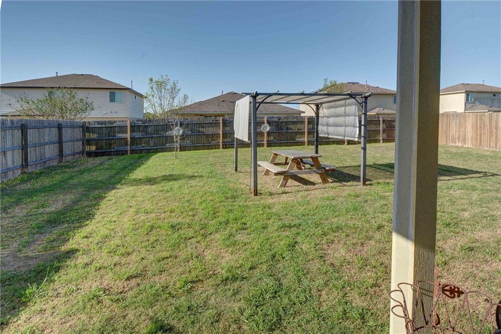 302 Pack Horse Dr, Bastrop, TX 78602