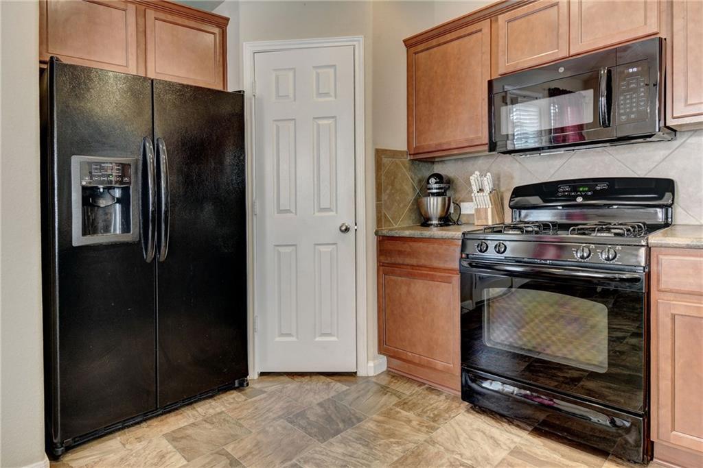 302 Pack Horse Dr, Bastrop, TX 78602