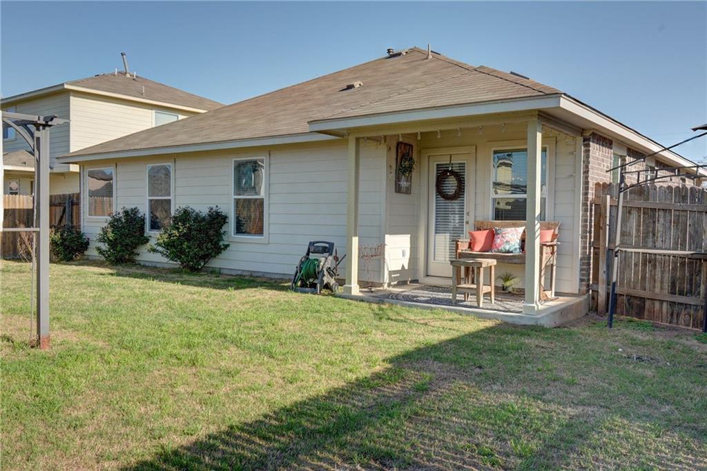 302 Pack Horse Dr, Bastrop, TX 78602