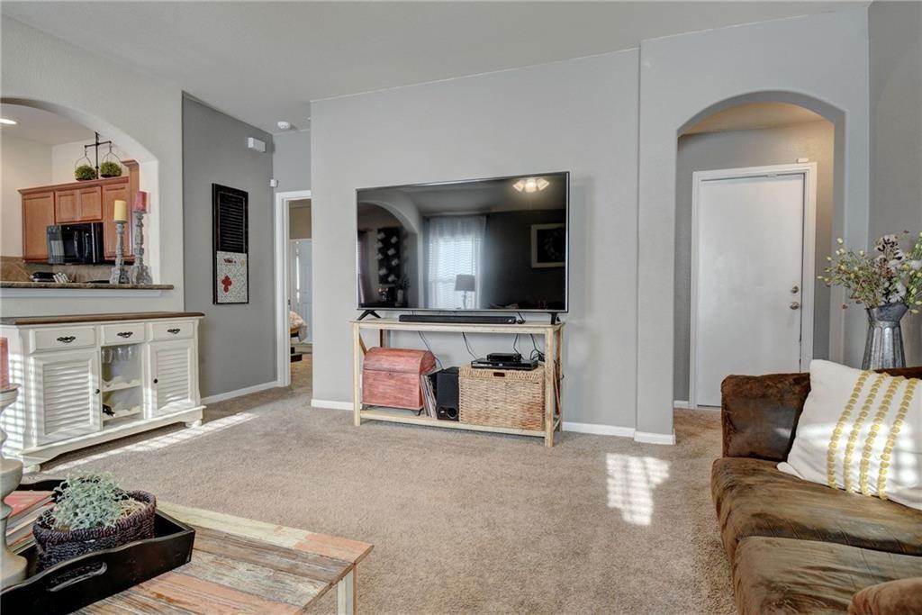 302 Pack Horse Dr, Bastrop, TX 78602