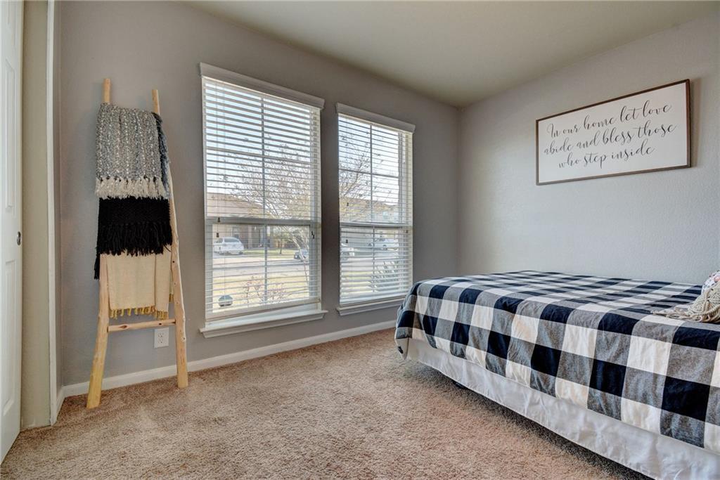 302 Pack Horse Dr, Bastrop, TX 78602