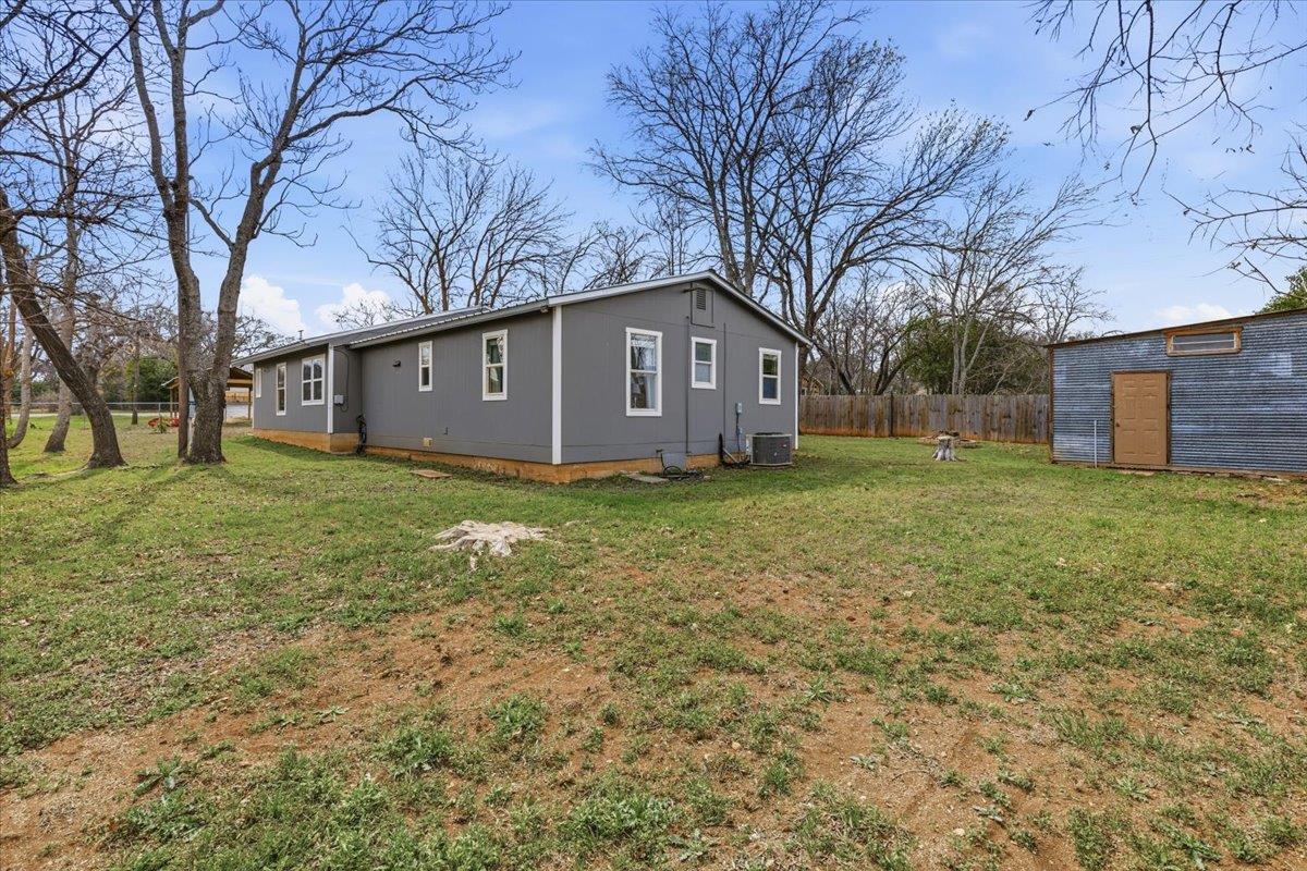 503 E Bluebonnet Ln, Johnson City, TX 78636