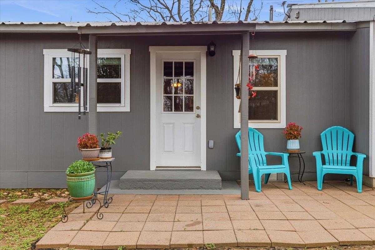 503 E Bluebonnet Ln, Johnson City, TX 78636