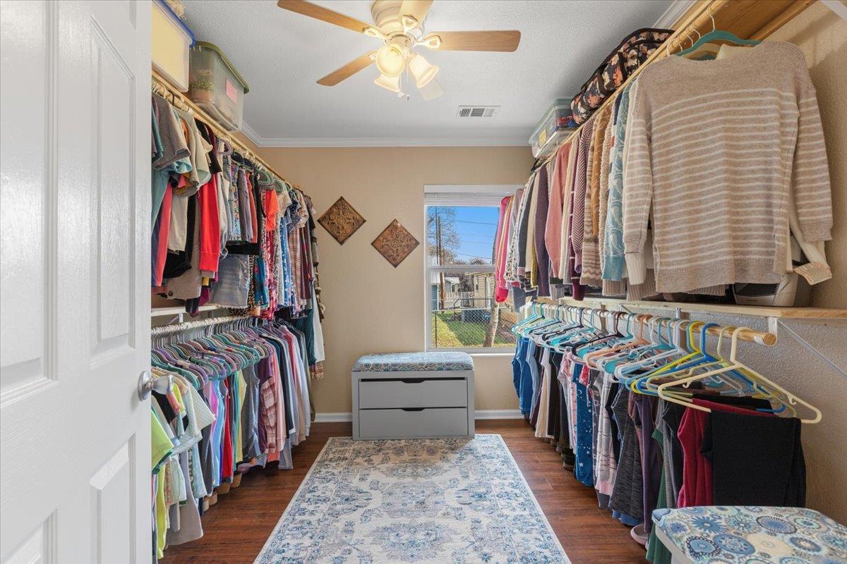 503 E Bluebonnet Ln, Johnson City, TX 78636