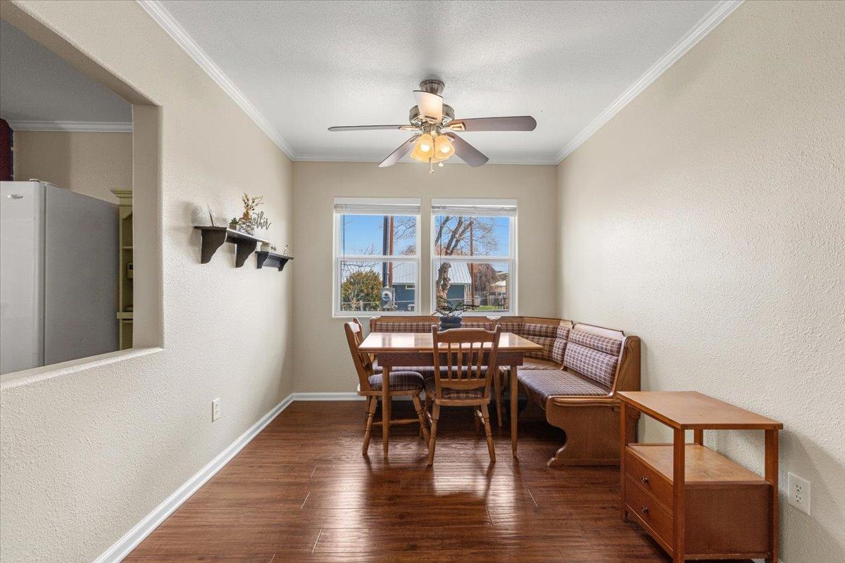 503 E Bluebonnet Ln, Johnson City, TX 78636