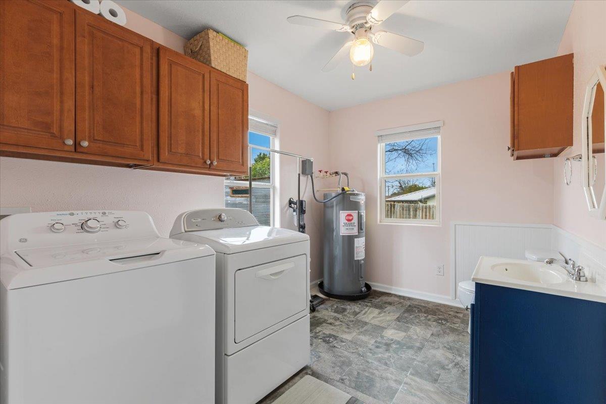 503 E Bluebonnet Ln, Johnson City, TX 78636