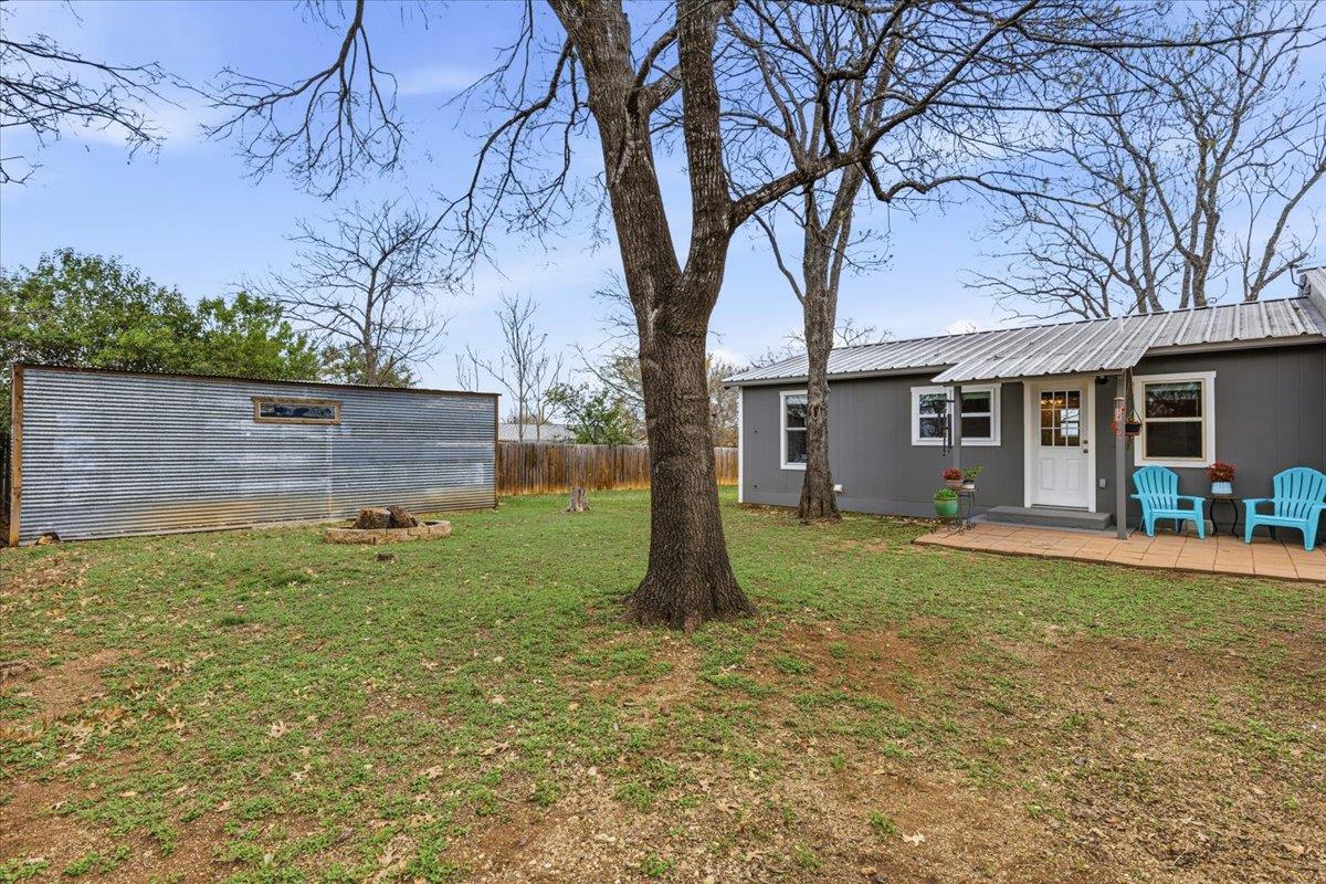 503 E Bluebonnet Ln, Johnson City, TX 78636