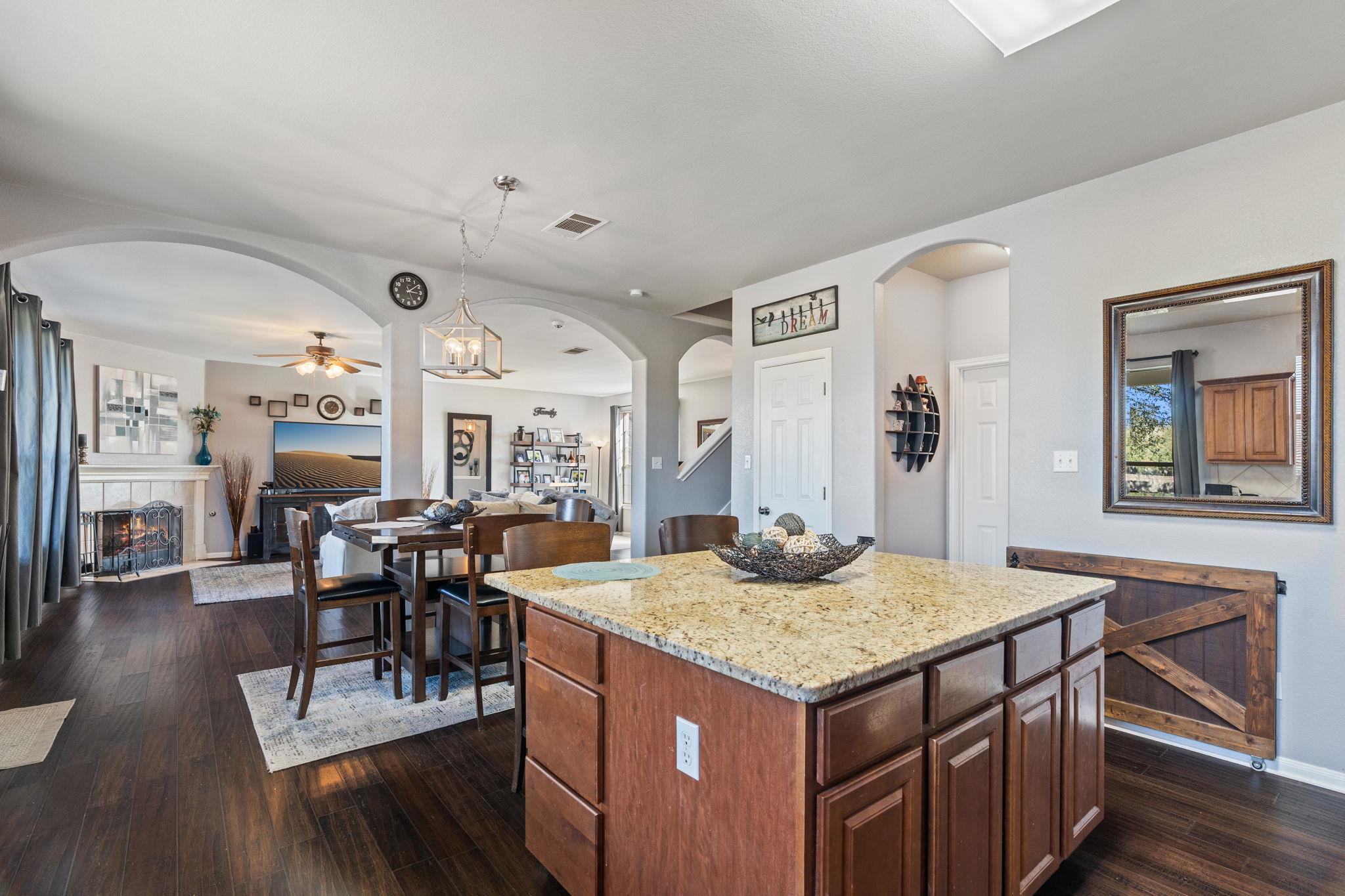 1021 Saint Helena Dr, Leander, TX 78641