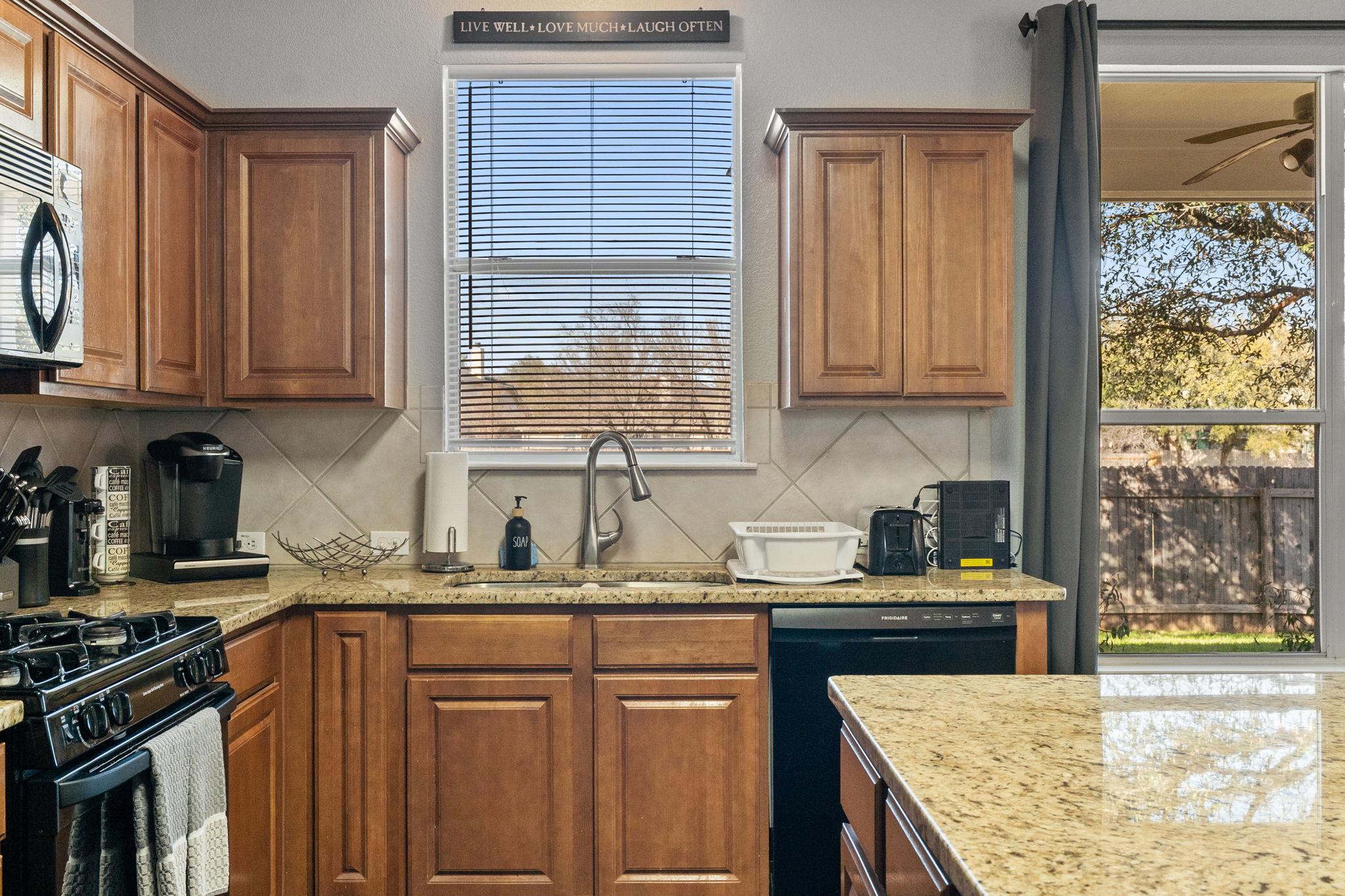 1021 Saint Helena Dr, Leander, TX 78641