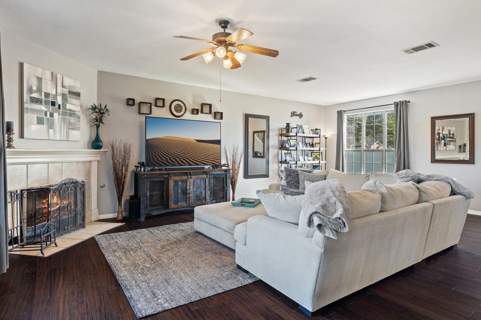 1021 Saint Helena Dr, Leander, TX 78641