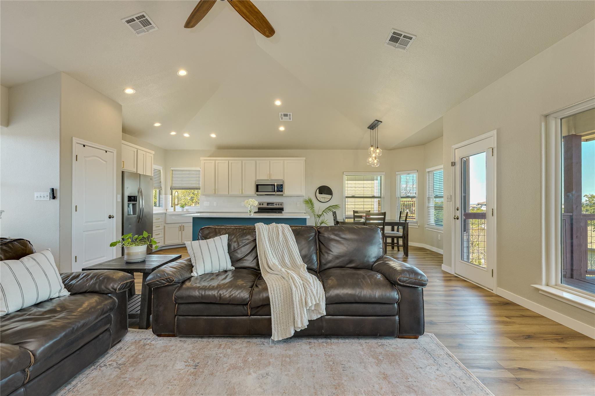 330 Southwind Rd, Point Venture, TX 78645