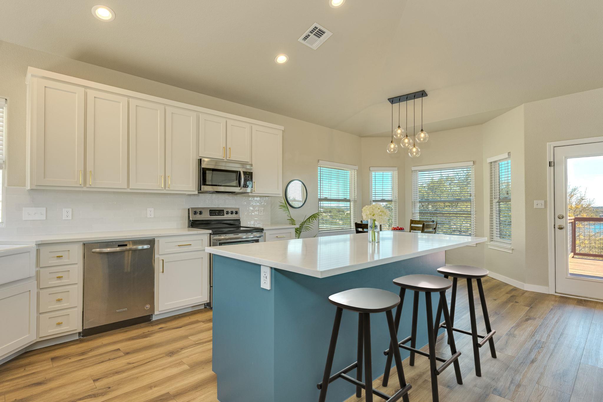 330 Southwind Rd, Point Venture, TX 78645