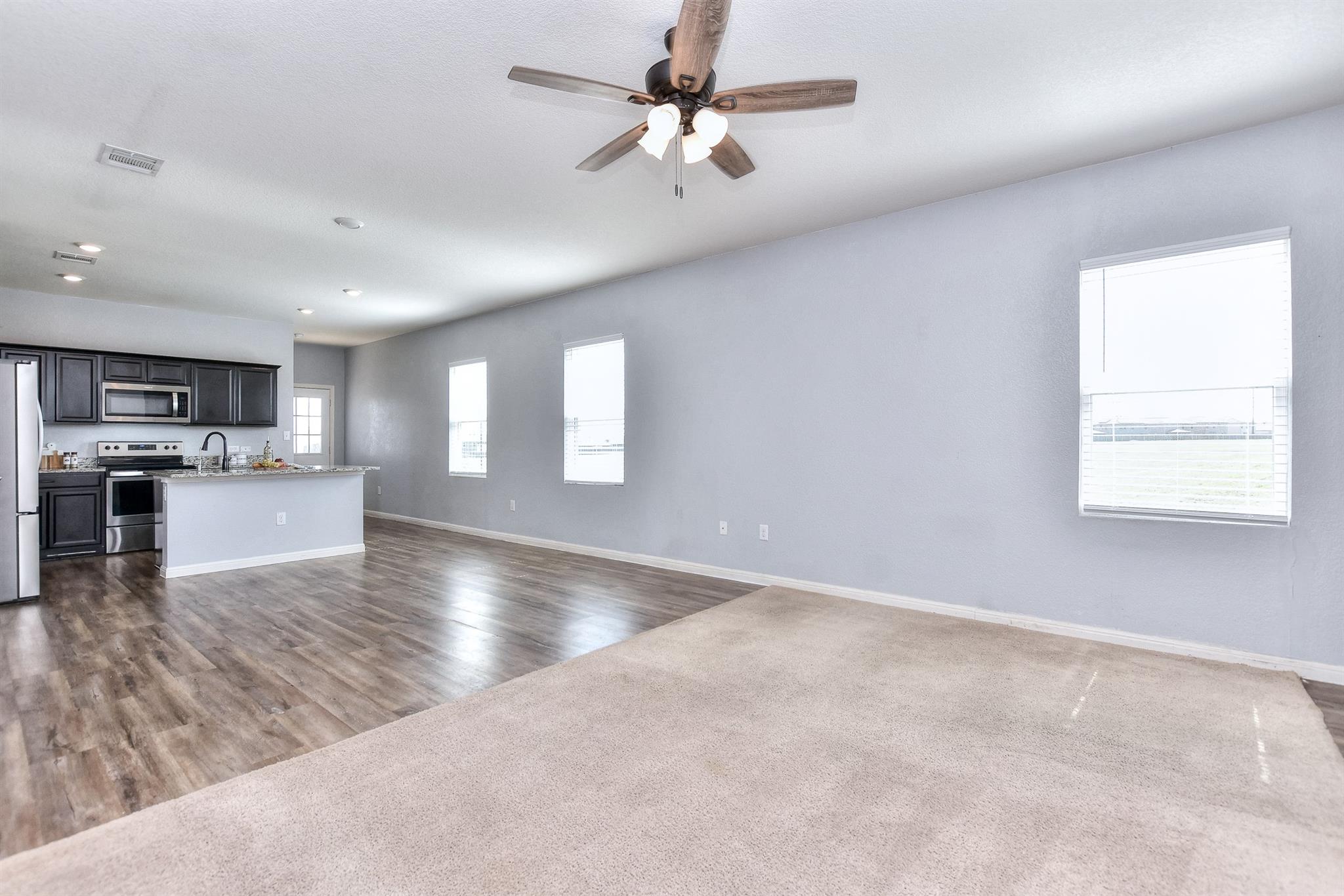 109 Helios Dr, Jarrell, TX 76537