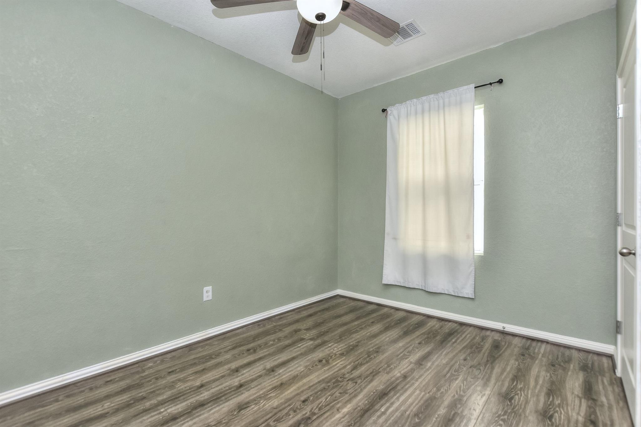 109 Helios Dr, Jarrell, TX 76537