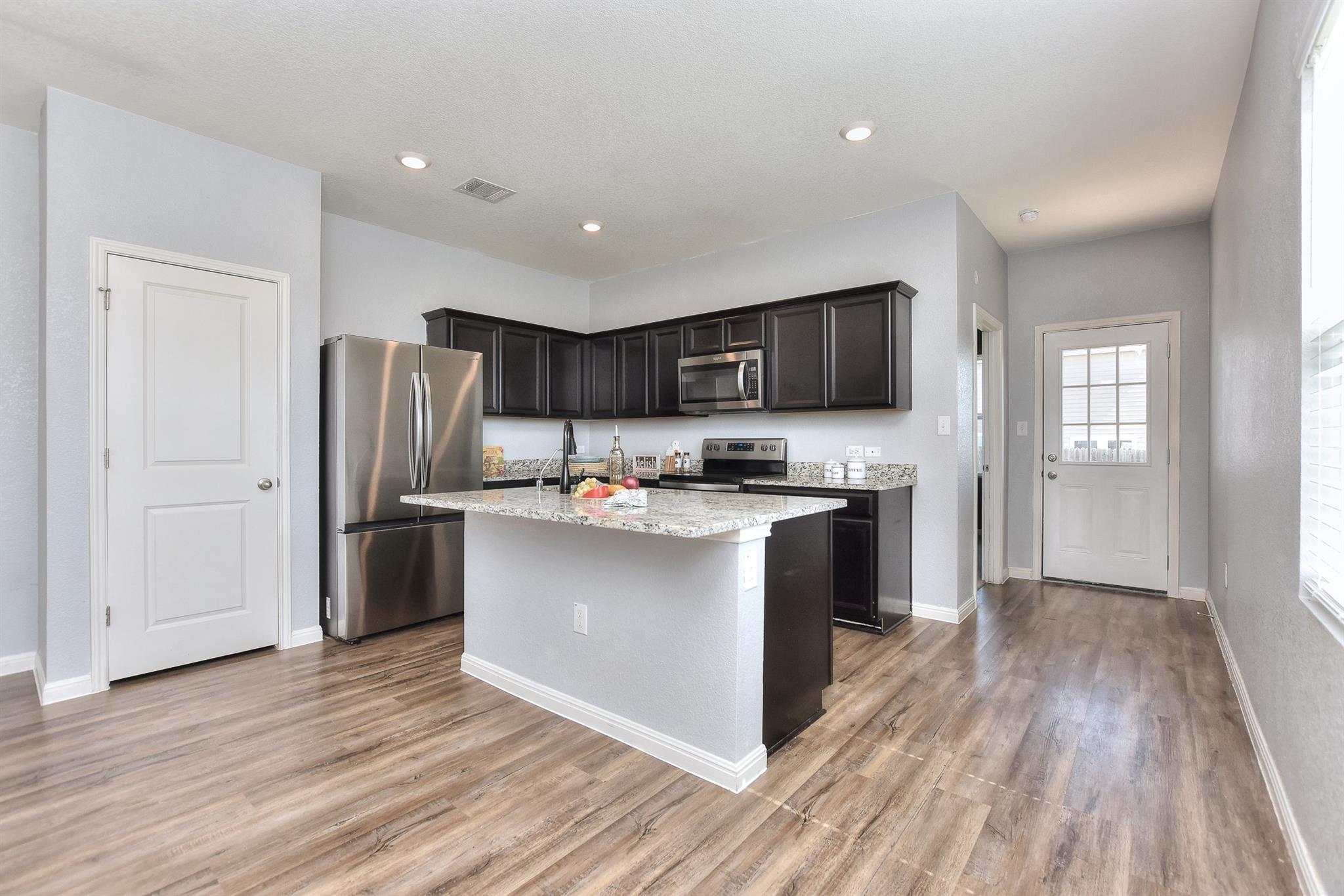 109 Helios Dr, Jarrell, TX 76537