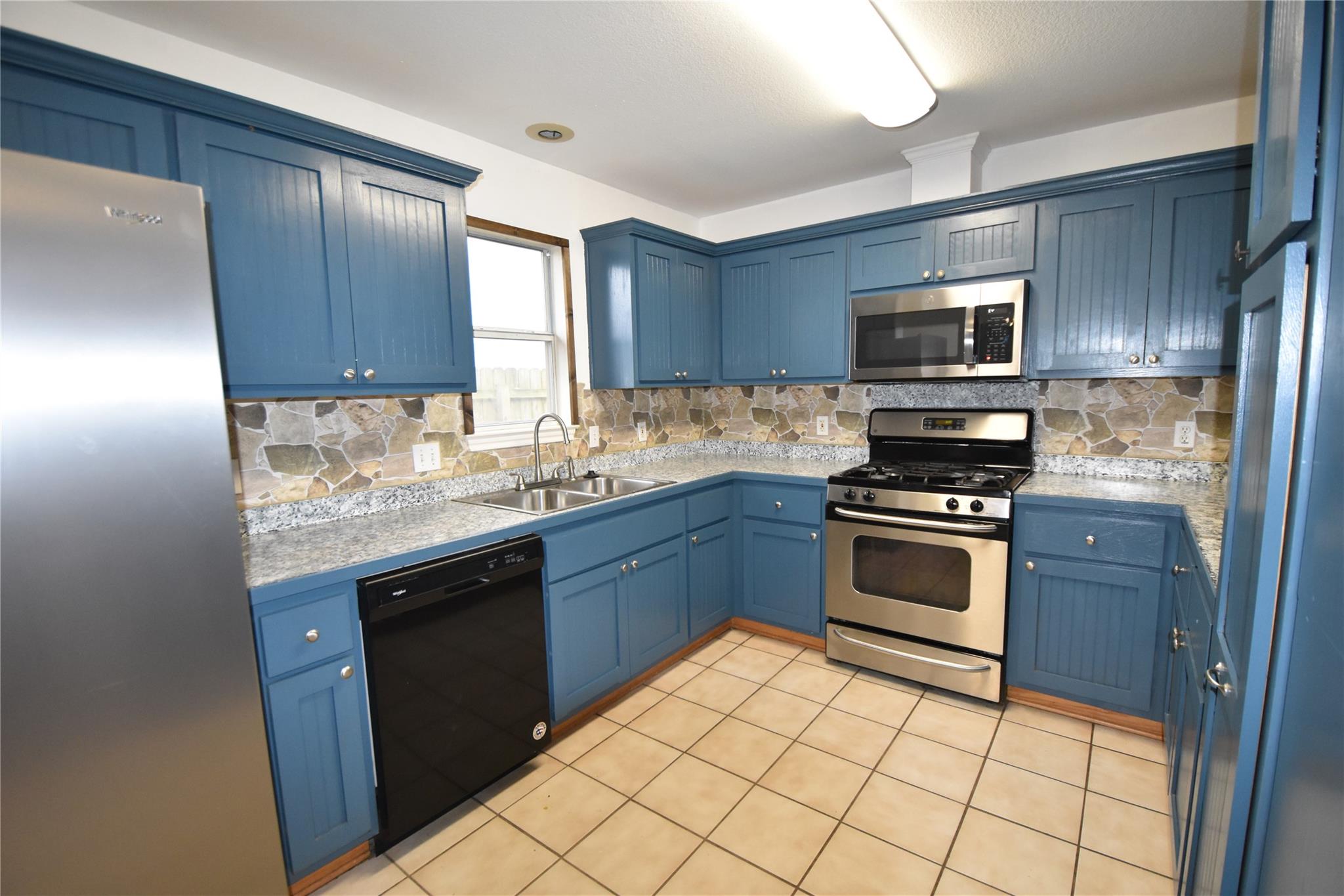 608 Wilkes St, Smithville, TX 78957