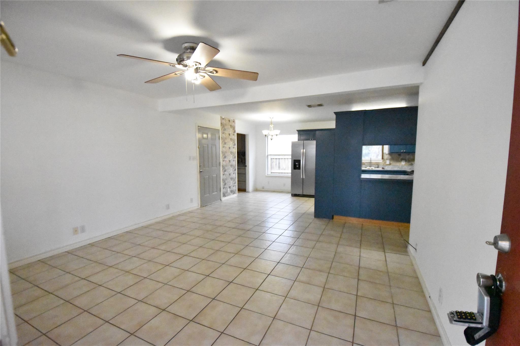 608 Wilkes St, Smithville, TX 78957