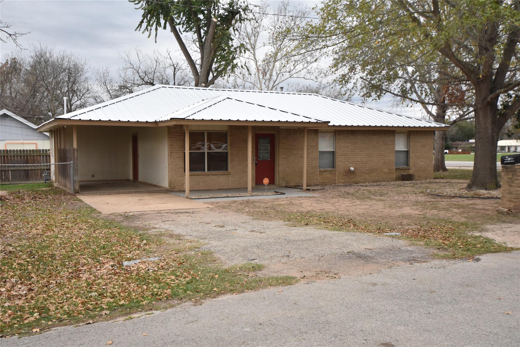 608 Wilkes St, Smithville, TX 78957