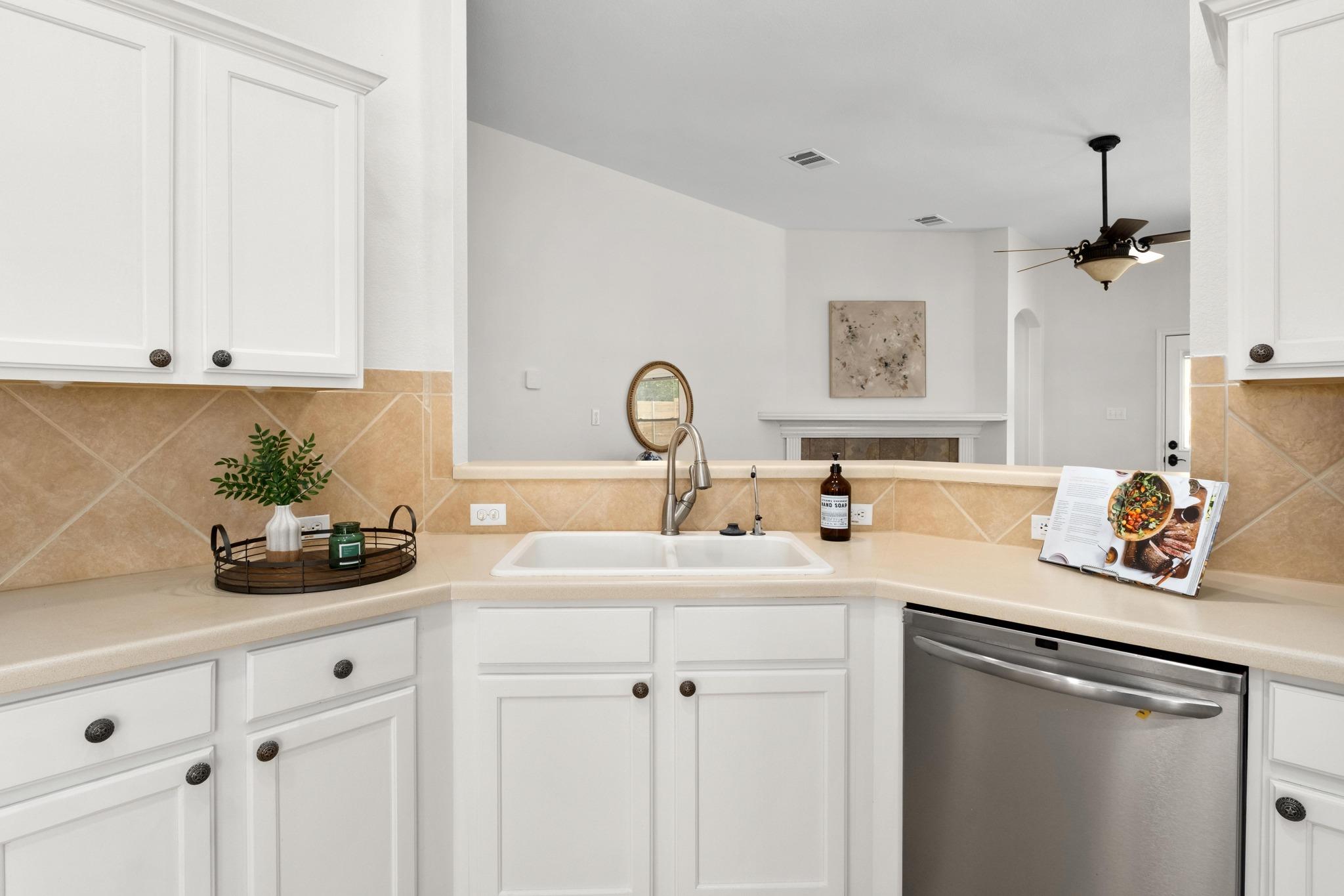 100 Pecanwood S, Kyle, TX 78640