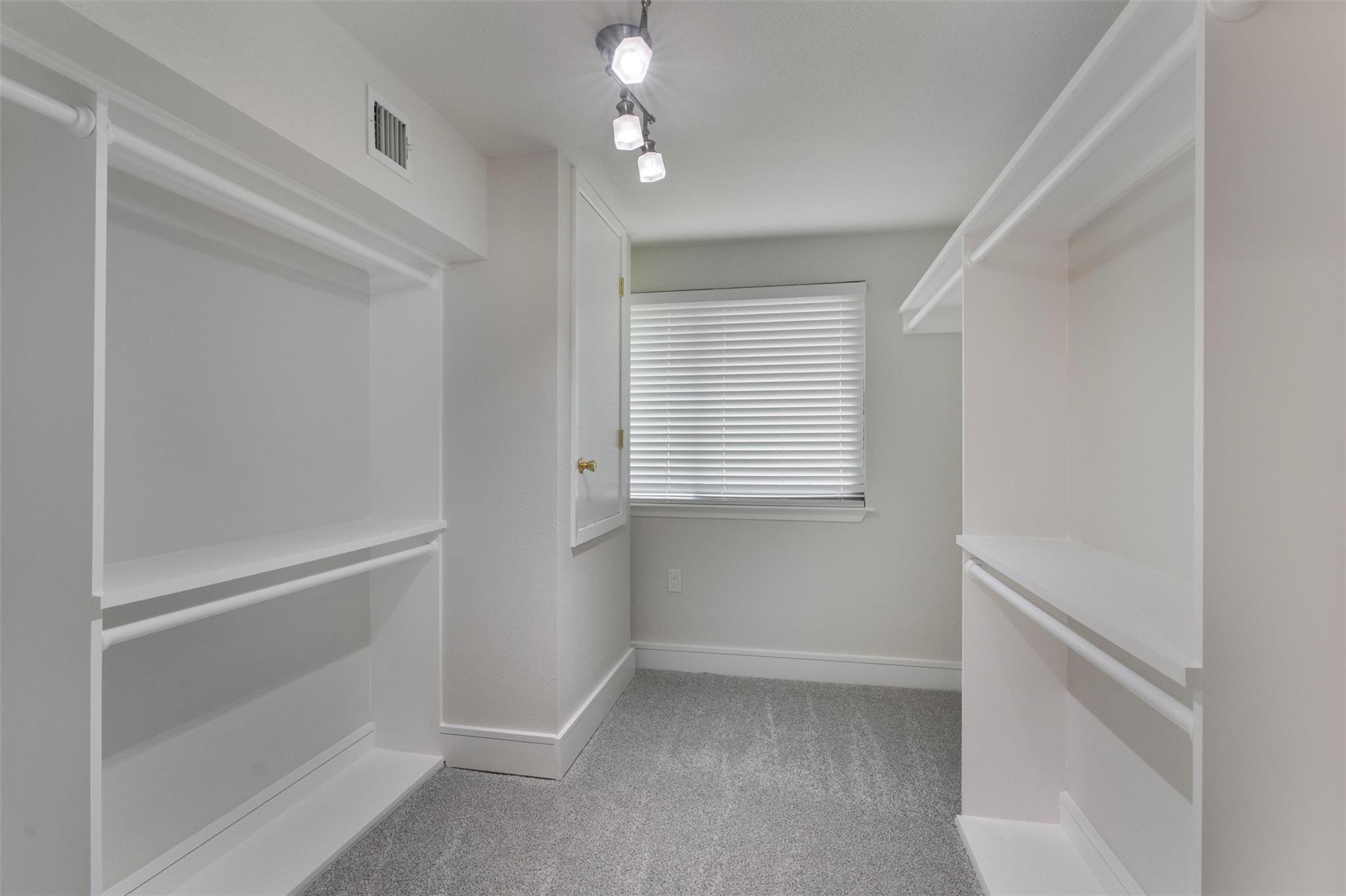 6405 Danwood Dr, Austin, TX 78759