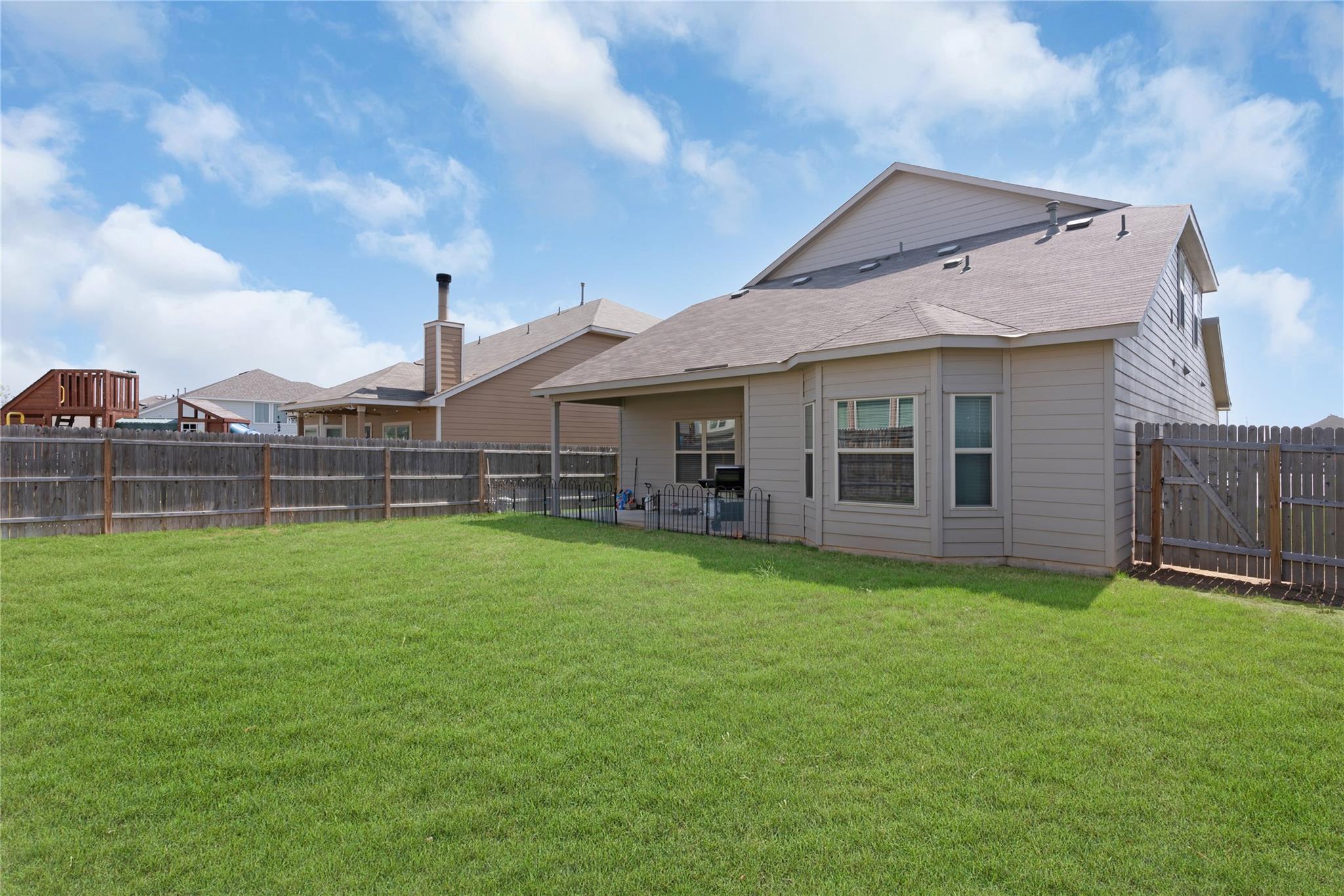 1027 Slight St, New Braunfels, TX 78130