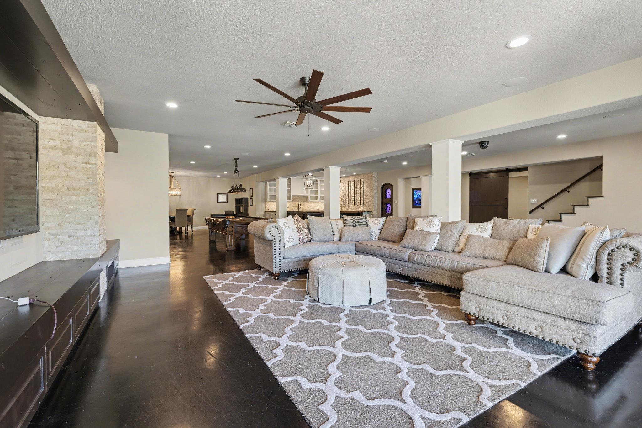 121 Burgess Ln, Austin, TX 78738