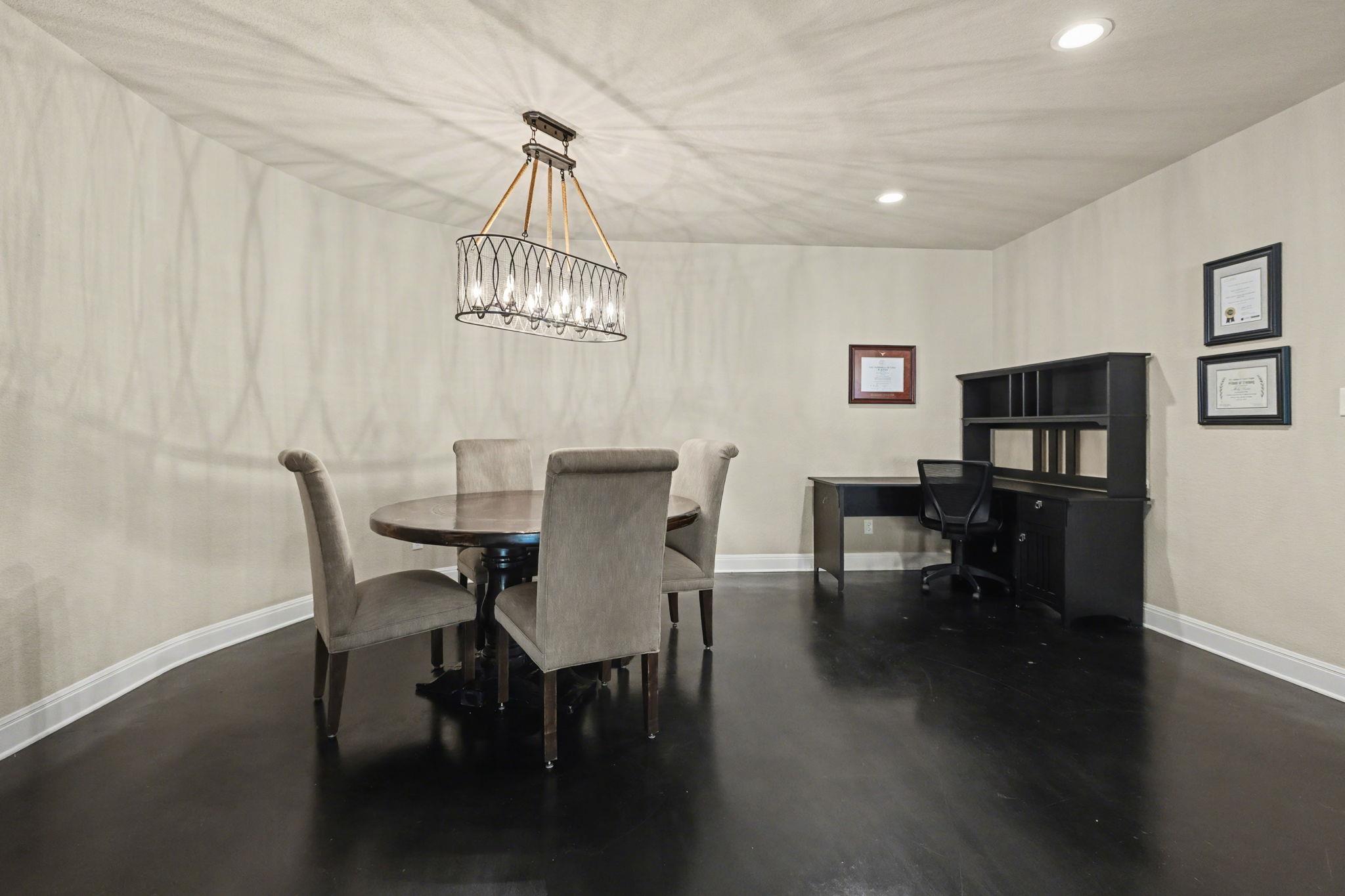 121 Burgess Ln, Austin, TX 78738