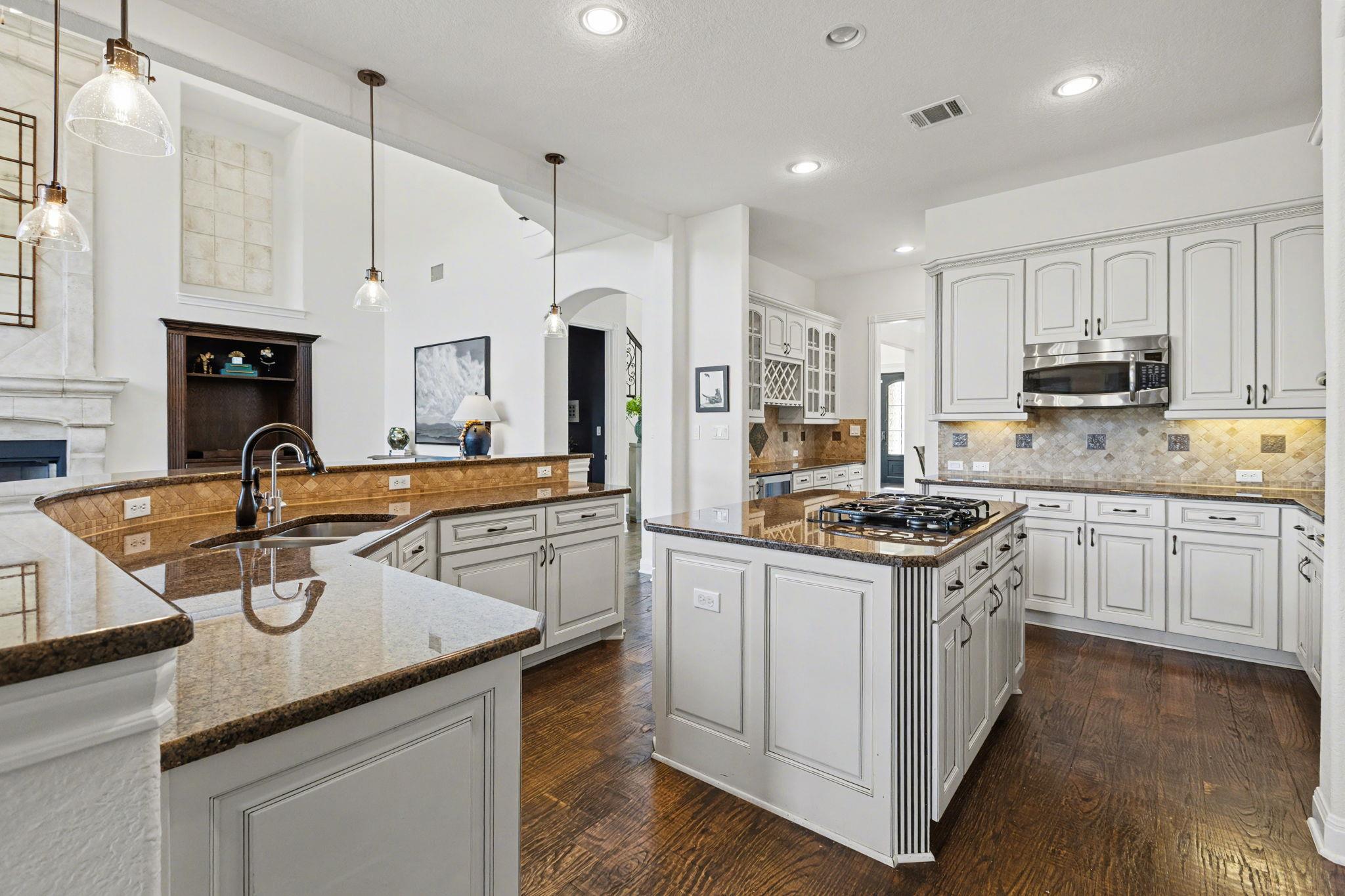 121 Burgess Ln, Austin, TX 78738