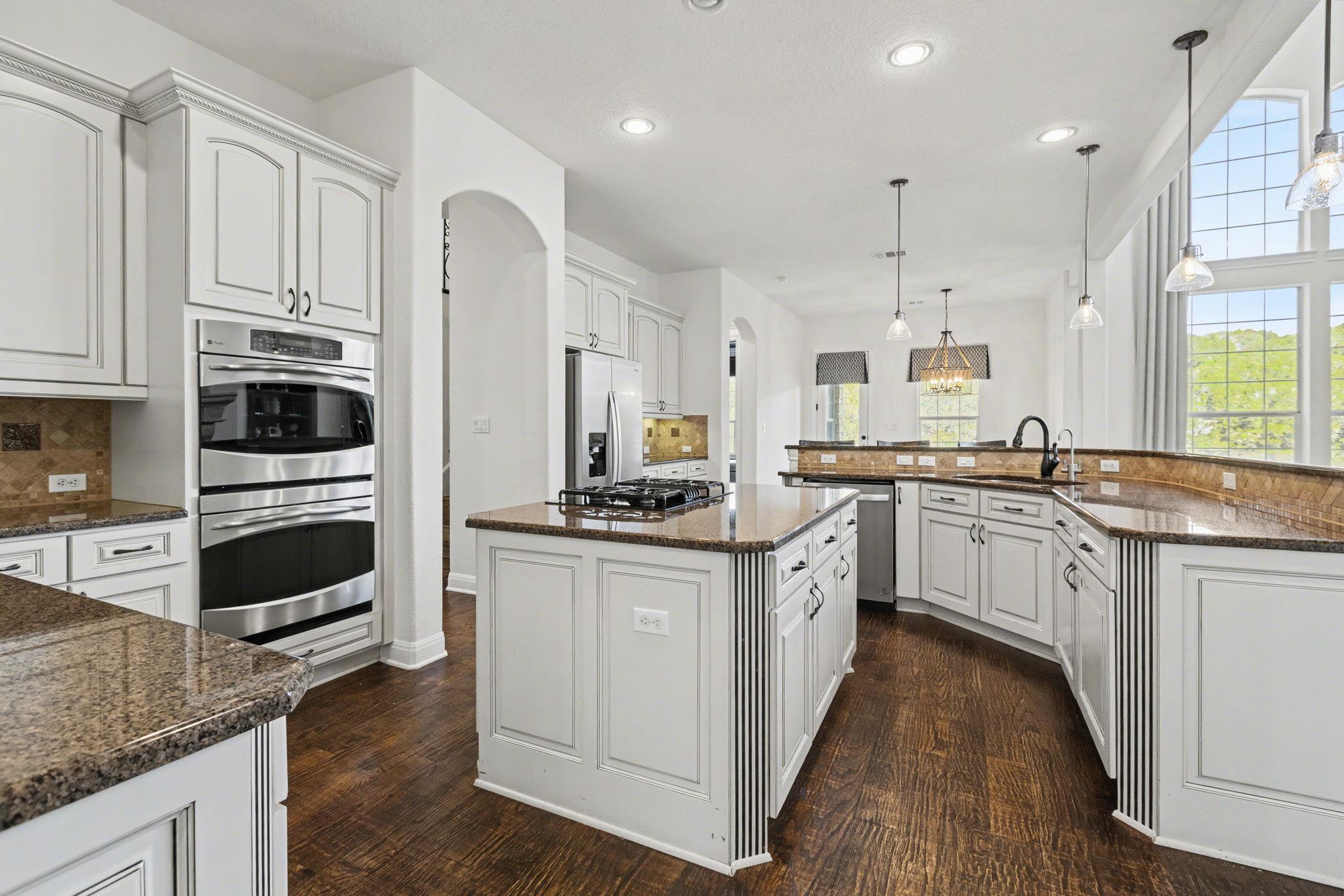 121 Burgess Ln, Austin, TX 78738