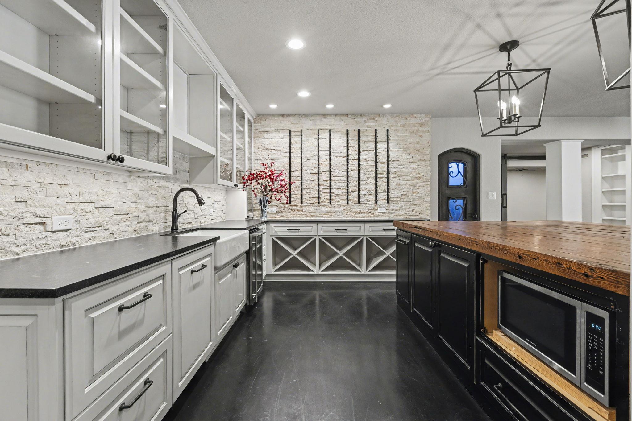 121 Burgess Ln, Austin, TX 78738