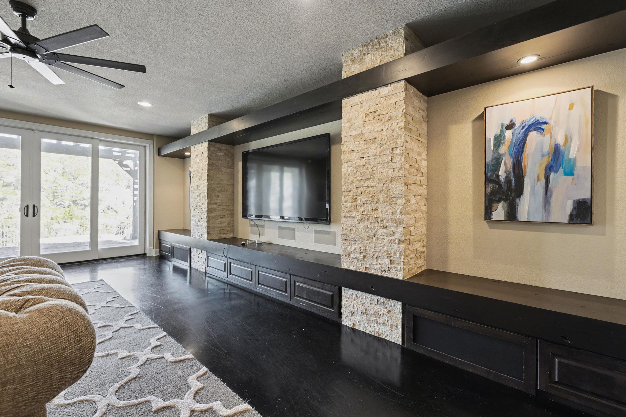 121 Burgess Ln, Austin, TX 78738