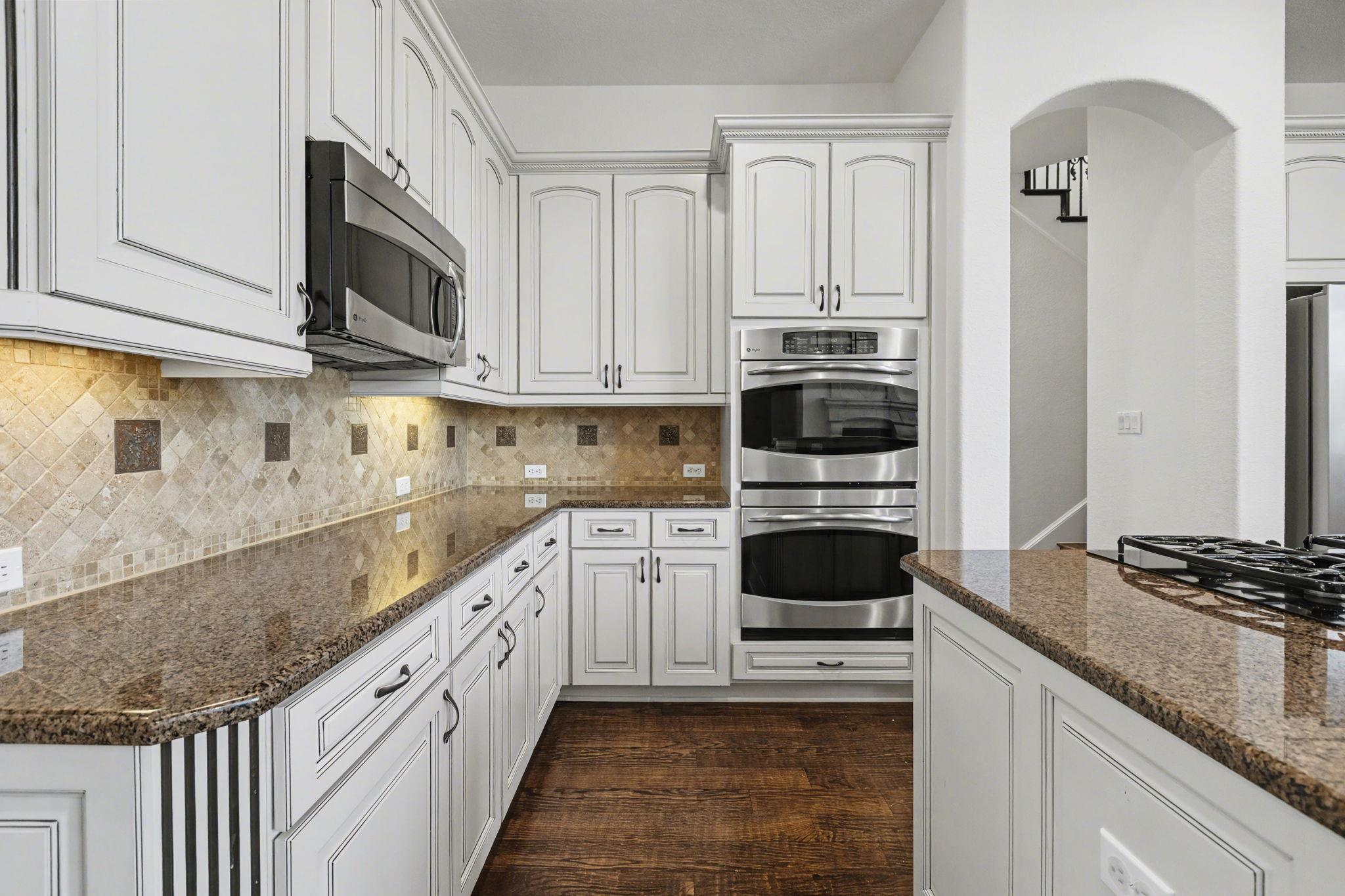 121 Burgess Ln, Austin, TX 78738