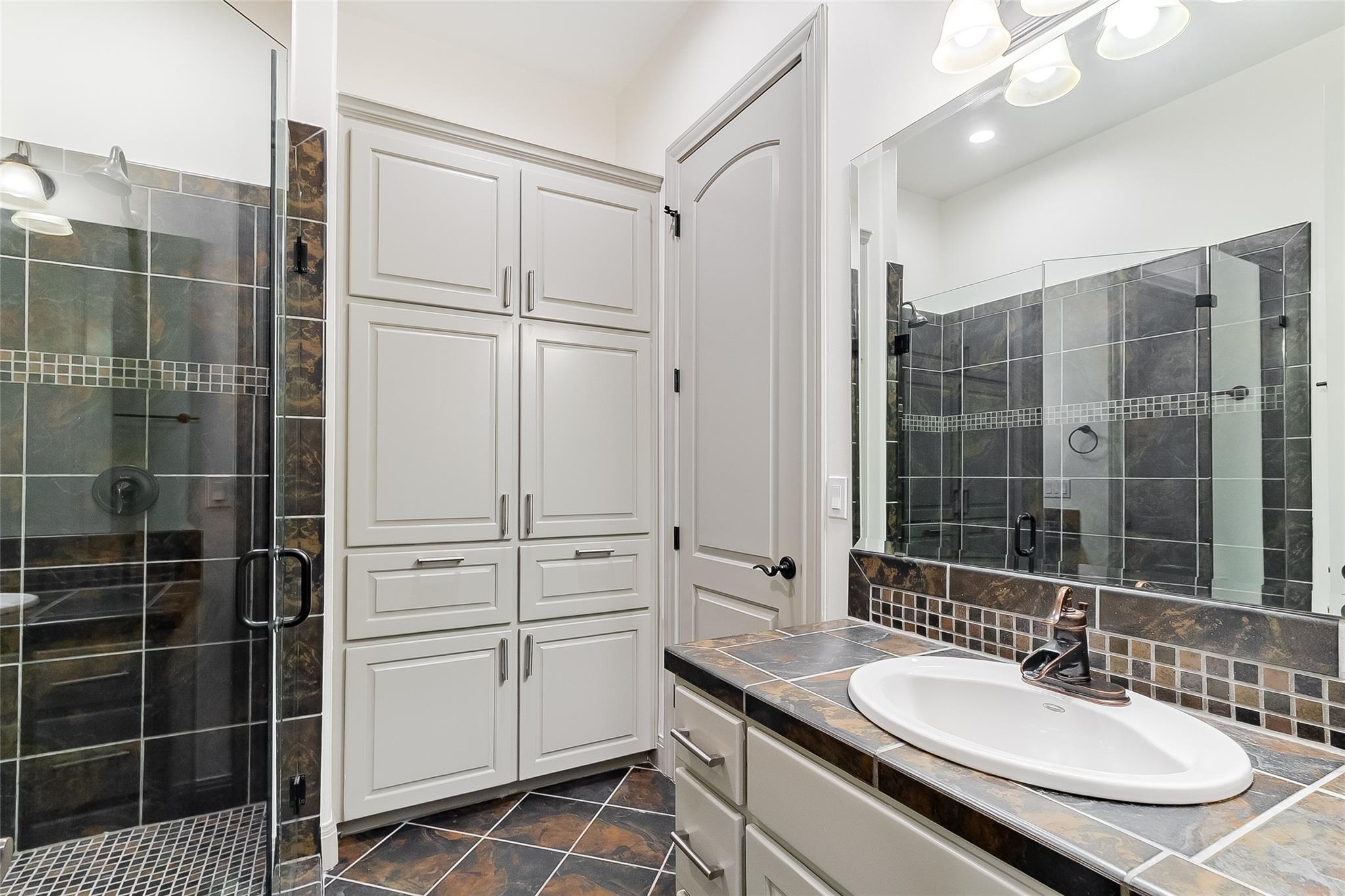 101 Blanco Ct, Horseshoe Bay, TX 78657