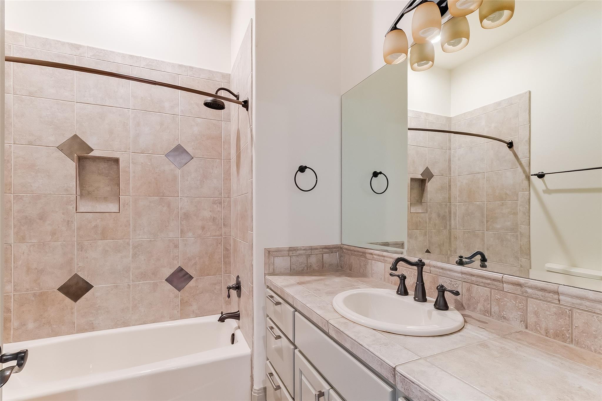 101 Blanco Ct, Horseshoe Bay, TX 78657