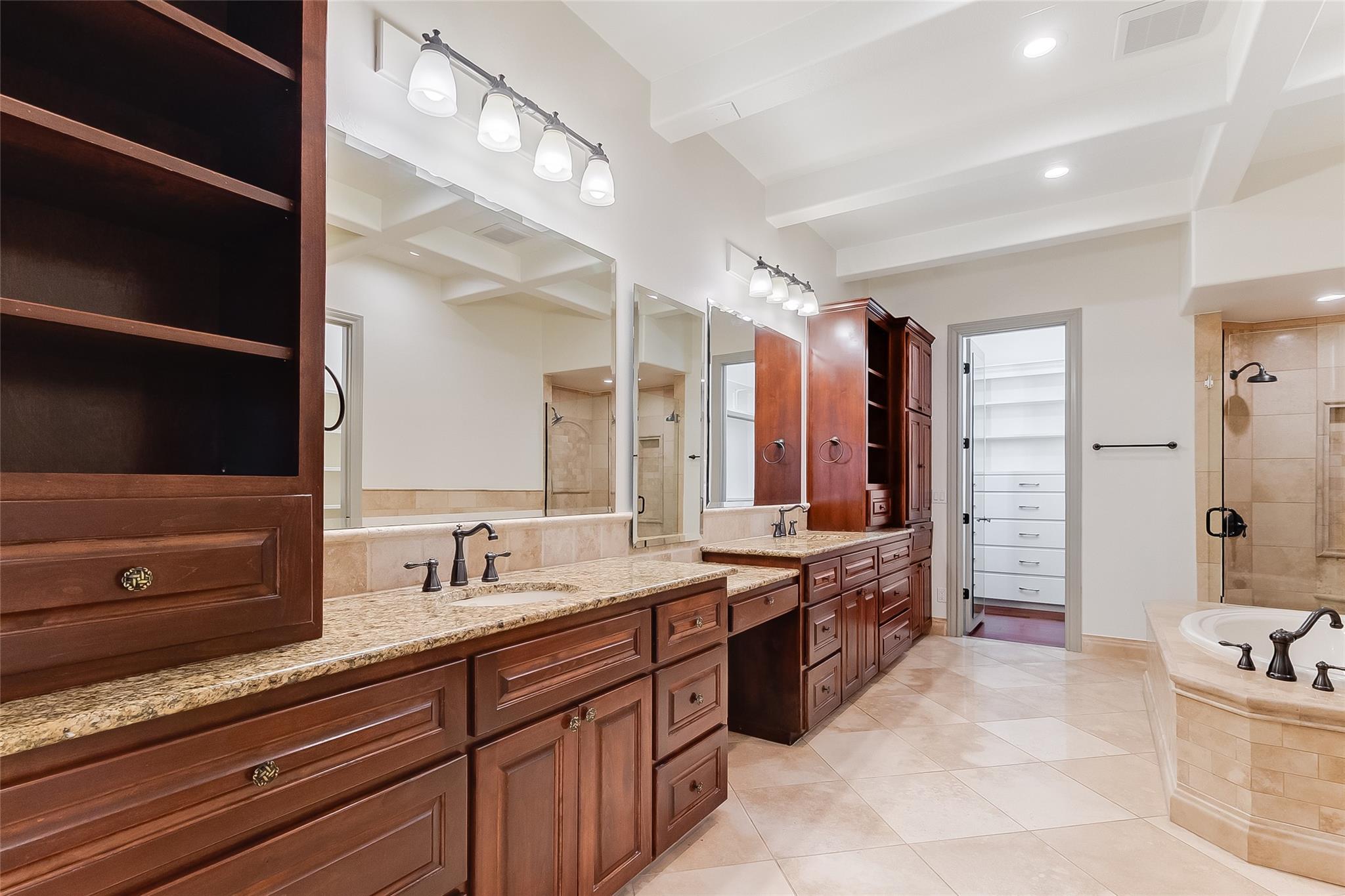 101 Blanco Ct, Horseshoe Bay, TX 78657